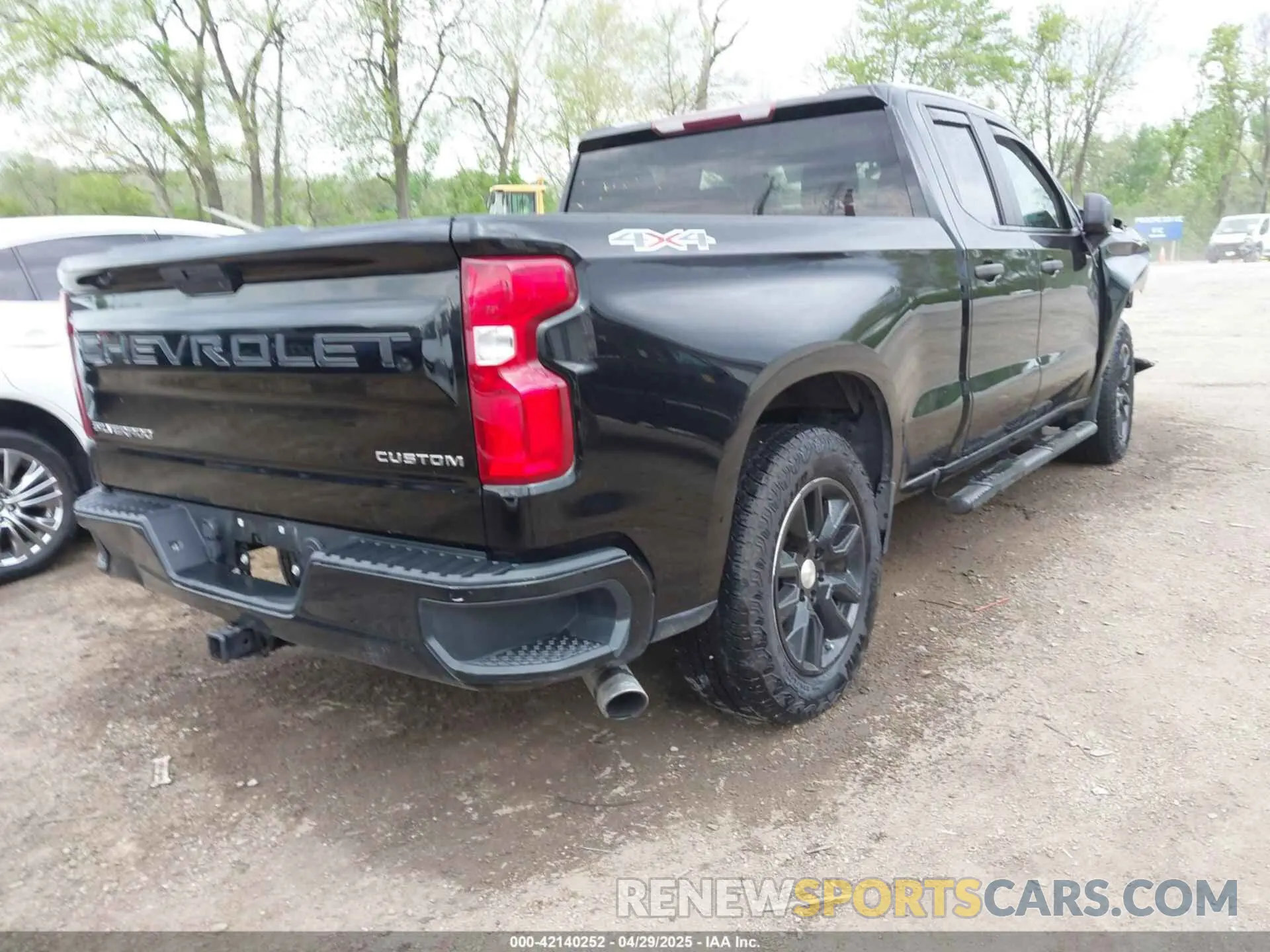 4 Photograph of a damaged car 1GCRYBEK6LZ224069 CHEVROLET SILVERADO 1500 2020