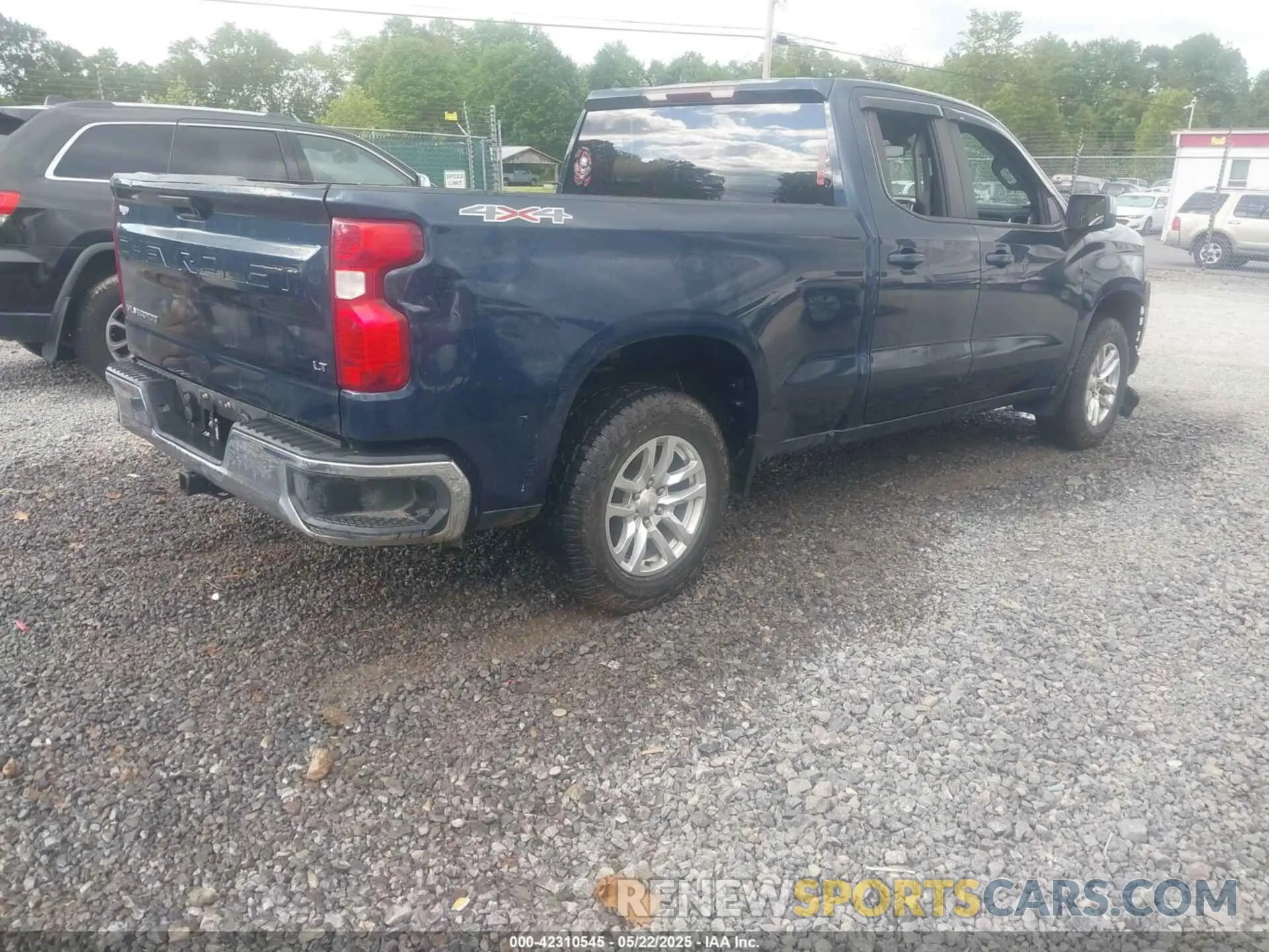 4 Photograph of a damaged car 1GCRYDED4LZ141611 CHEVROLET SILVERADO 1500 2020