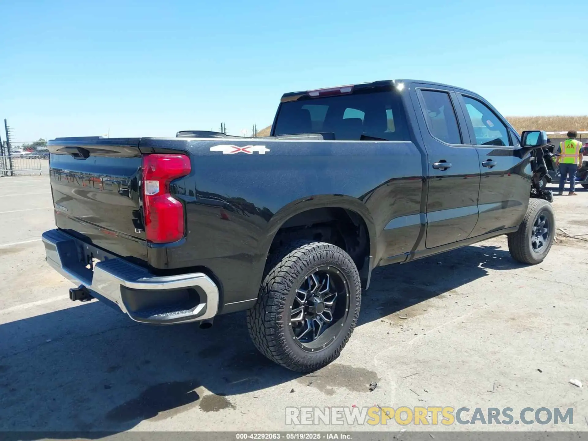 4 Photograph of a damaged car 1GCRYDED6LZ273320 CHEVROLET SILVERADO 1500 2020