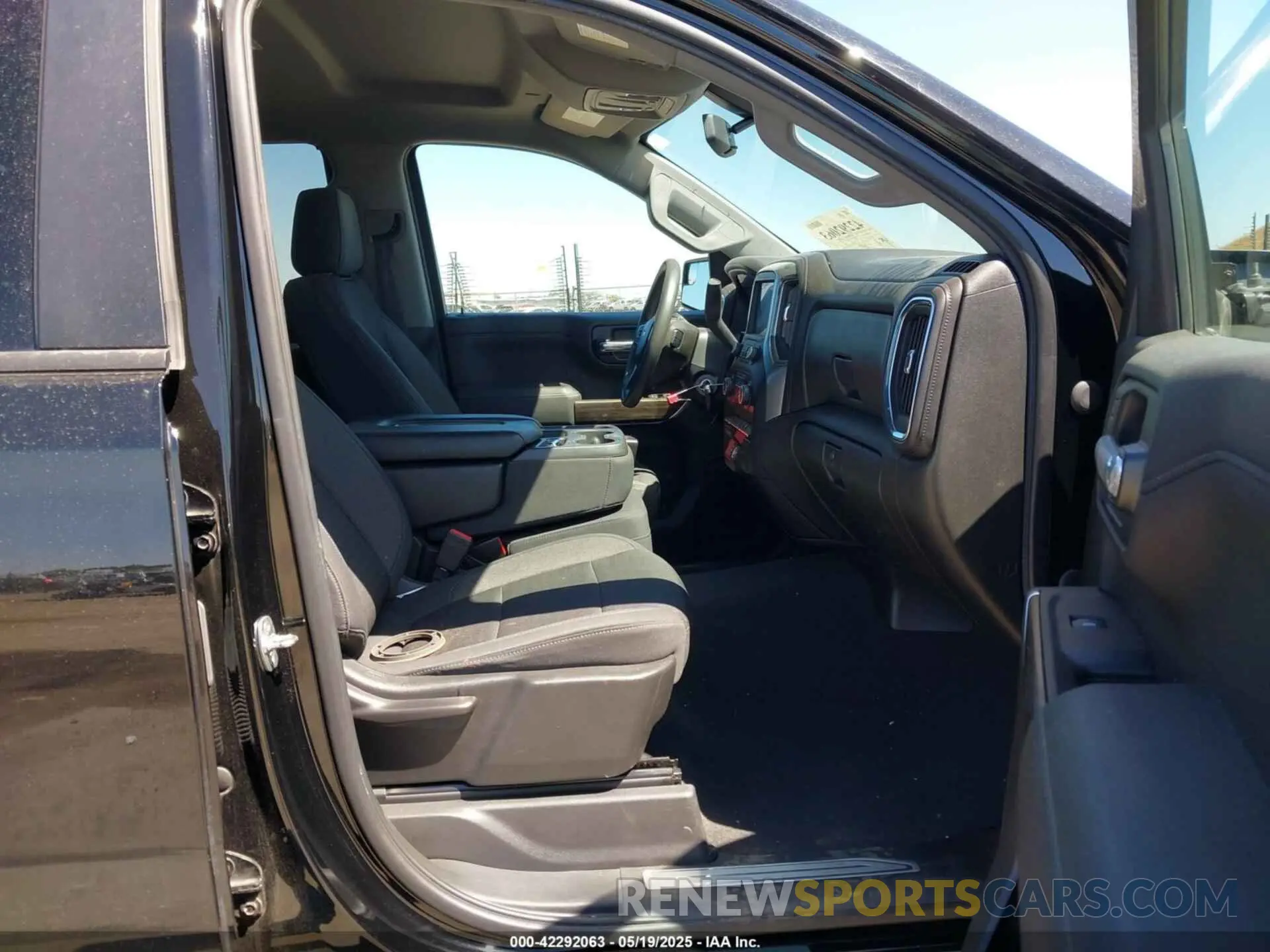 5 Photograph of a damaged car 1GCRYDED6LZ273320 CHEVROLET SILVERADO 1500 2020