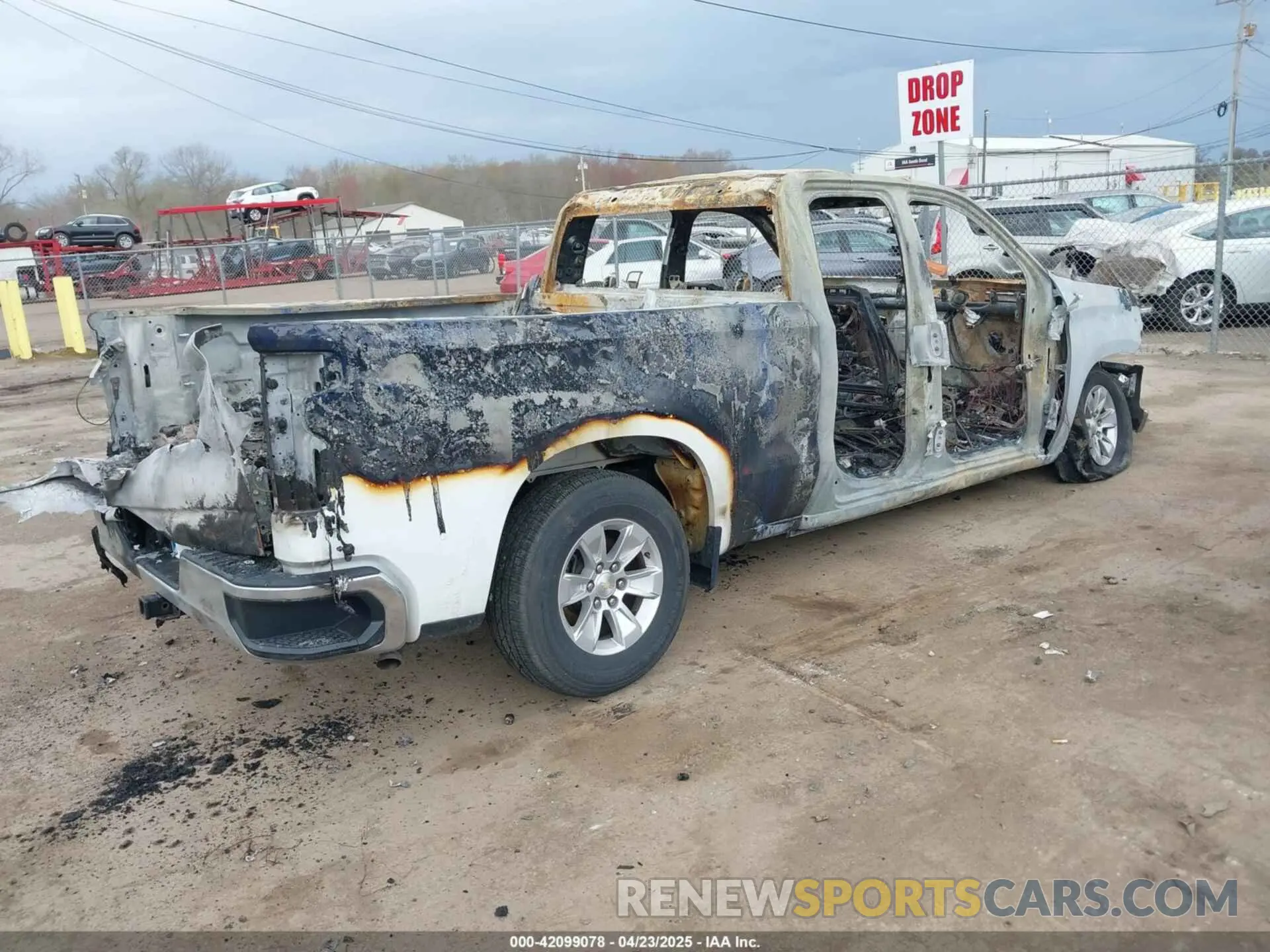 4 Photograph of a damaged car 1GCRYDED8LZ251920 CHEVROLET SILVERADO 1500 2020