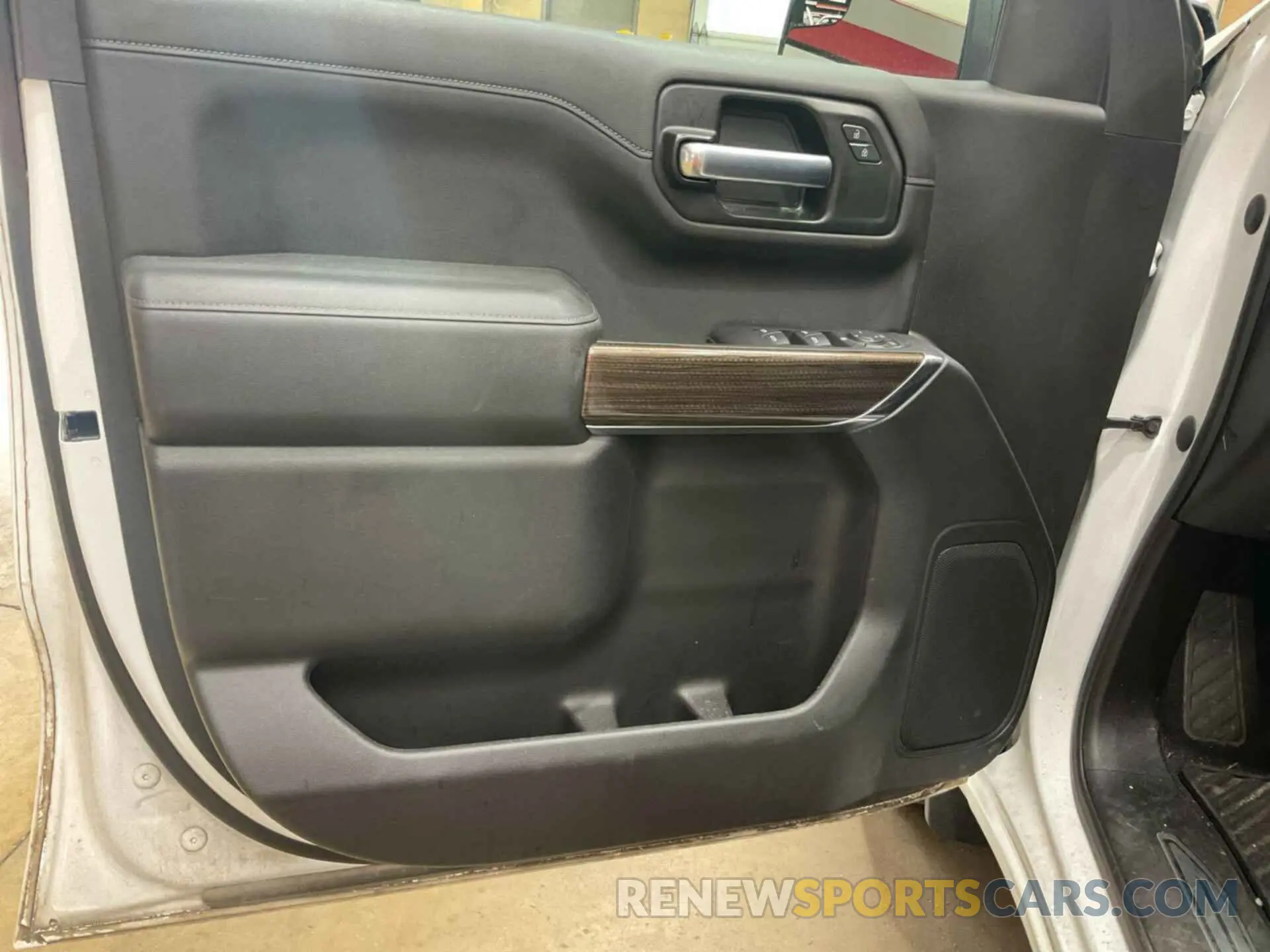 3 Photograph of a damaged car 1GCRYDED9LZ295909 CHEVROLET SILVERADO 1500 2020