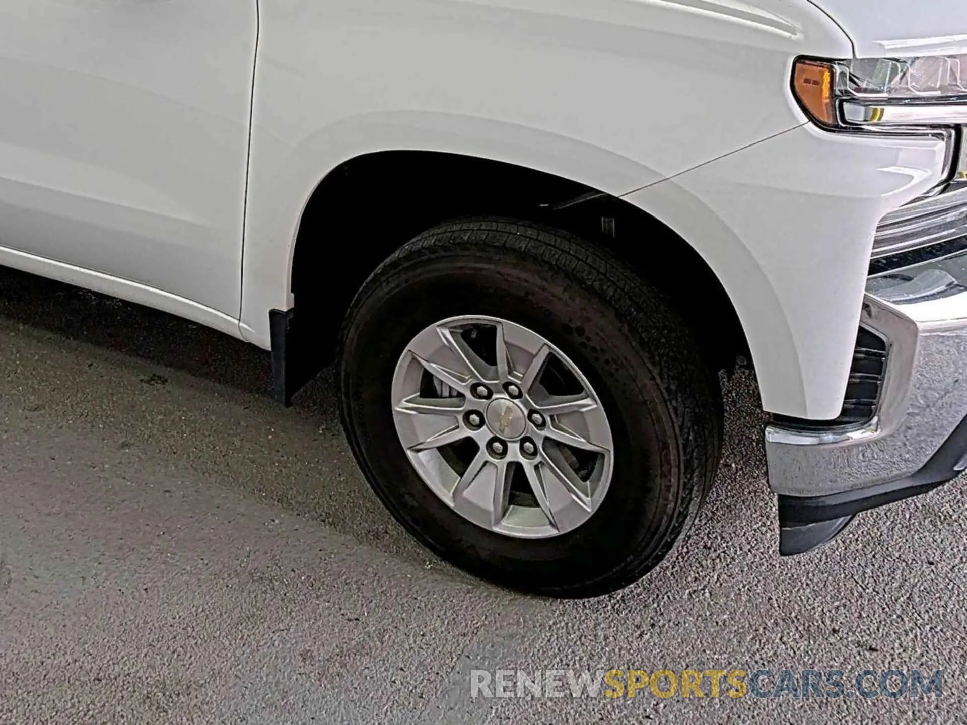 32 Photograph of a damaged car 1GCRYDED9LZ295909 CHEVROLET SILVERADO 1500 2020