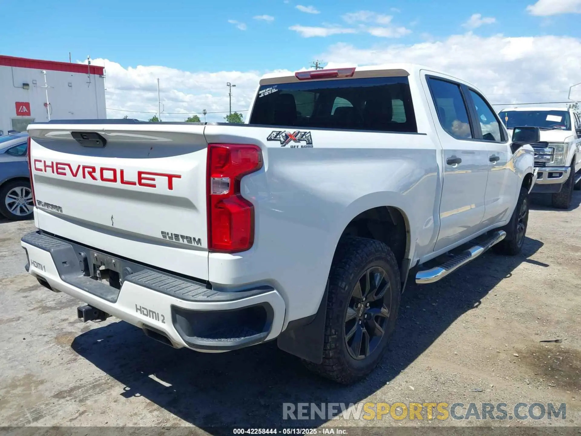 4 Photograph of a damaged car 1GCUYBEF1LZ124152 CHEVROLET SILVERADO 1500 2020