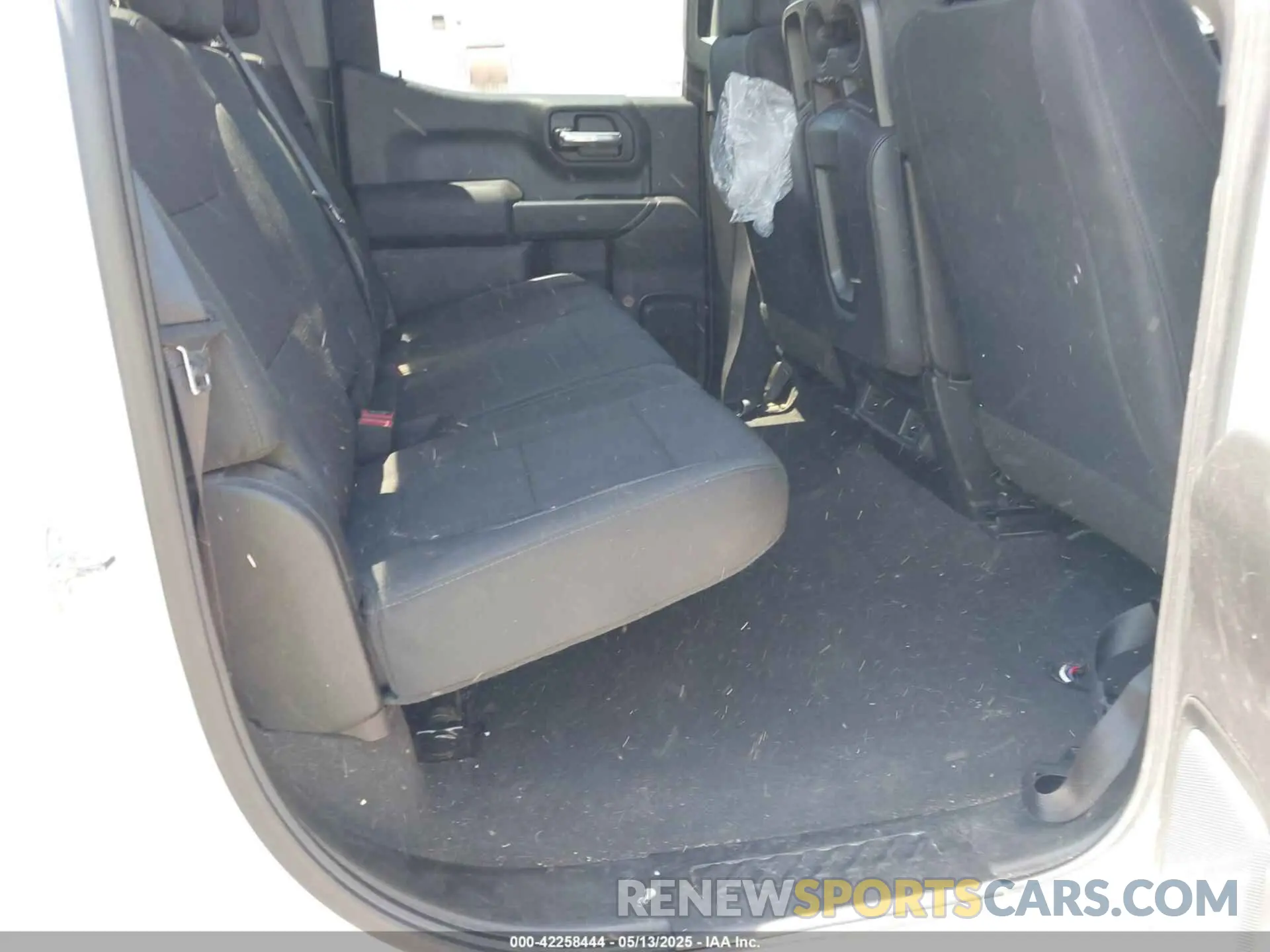 8 Photograph of a damaged car 1GCUYBEF1LZ124152 CHEVROLET SILVERADO 1500 2020
