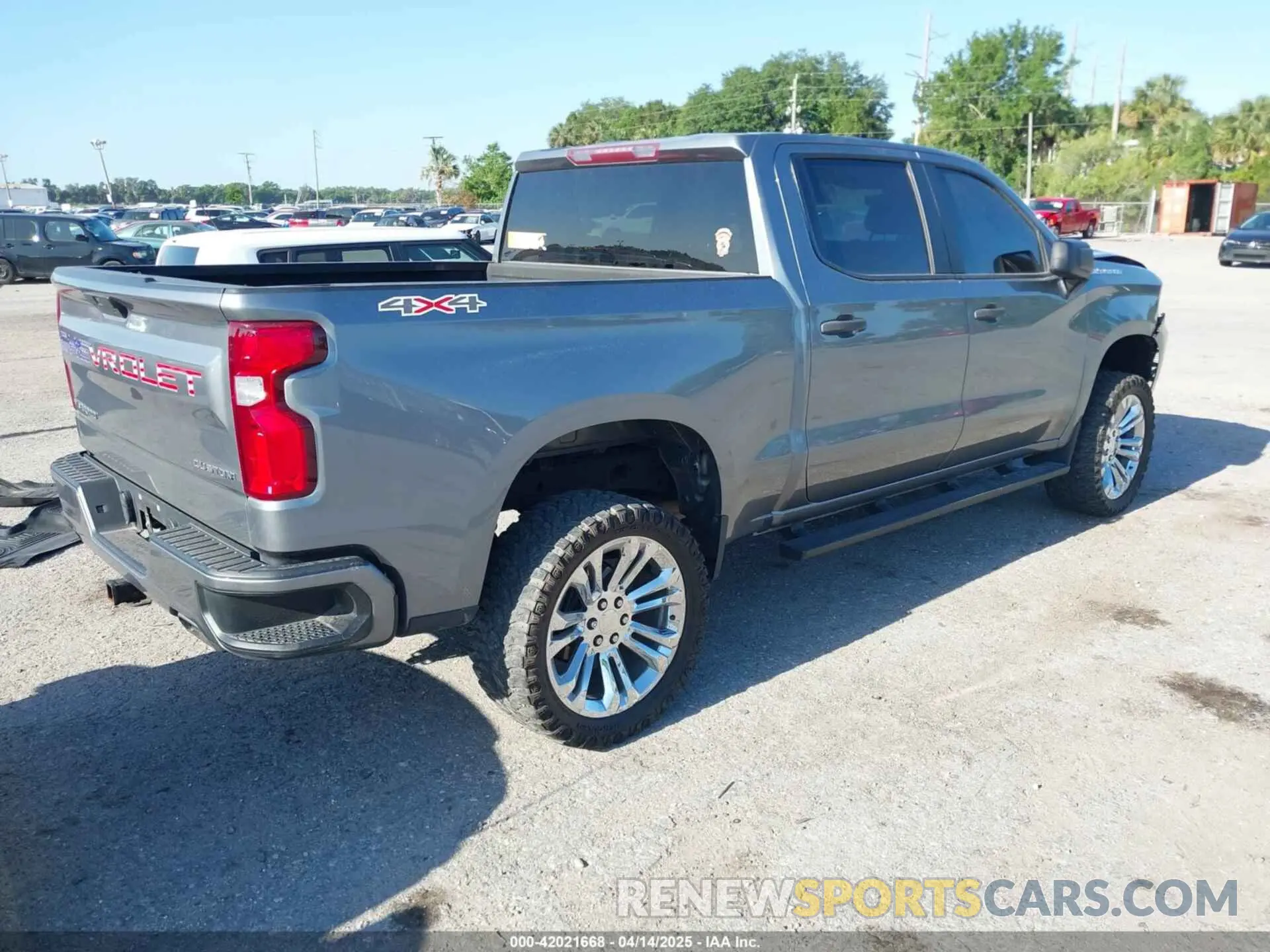 4 Photograph of a damaged car 1GCUYBEF1LZ201263 CHEVROLET SILVERADO 1500 2020