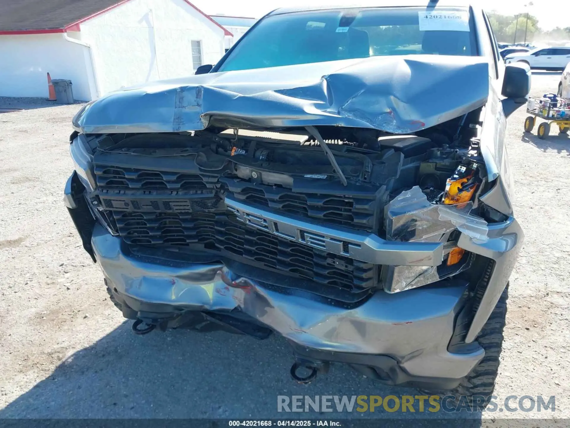 6 Photograph of a damaged car 1GCUYBEF1LZ201263 CHEVROLET SILVERADO 1500 2020