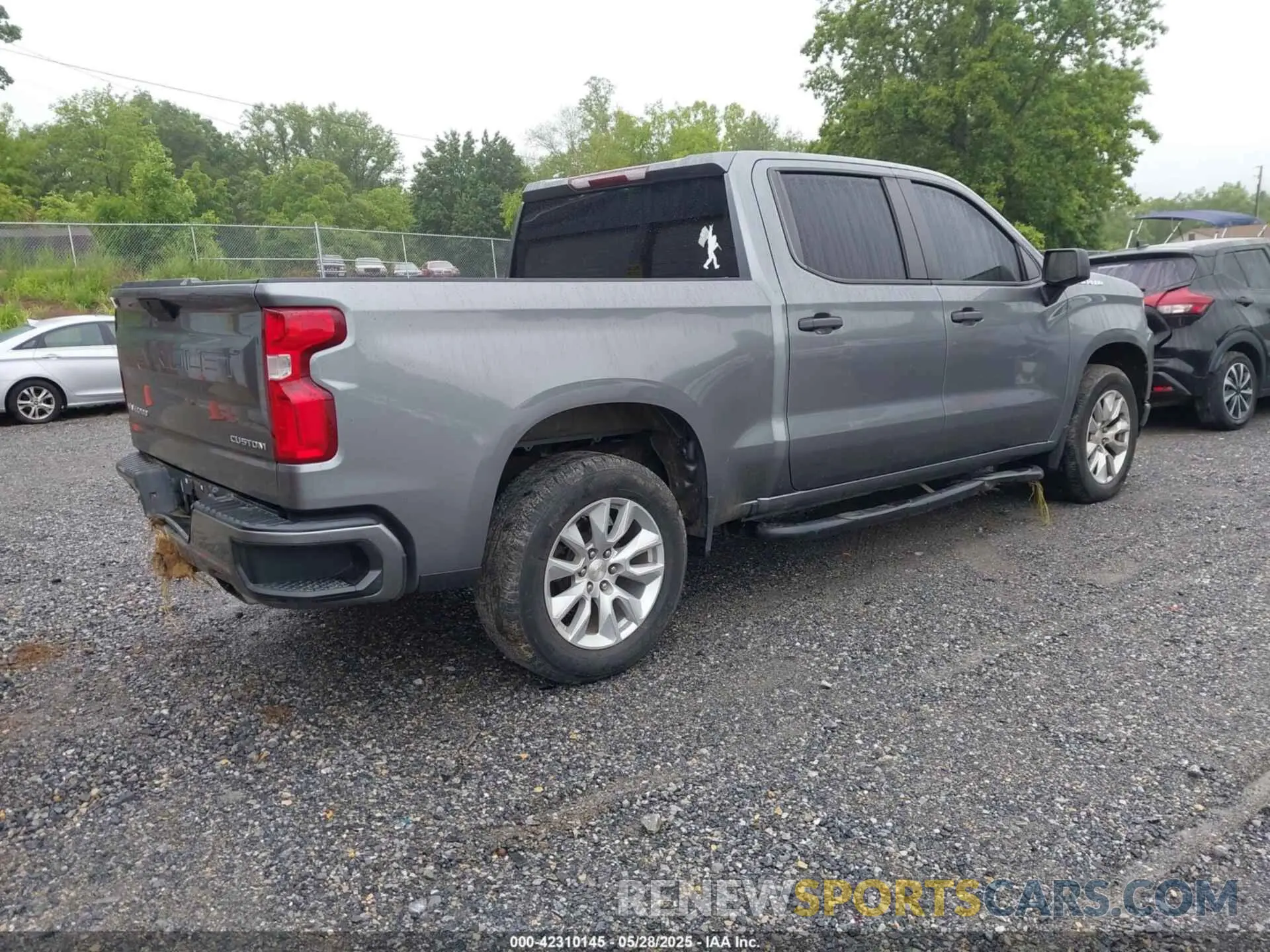 4 Photograph of a damaged car 1GCUYBEF4LZ250585 CHEVROLET SILVERADO 1500 2020