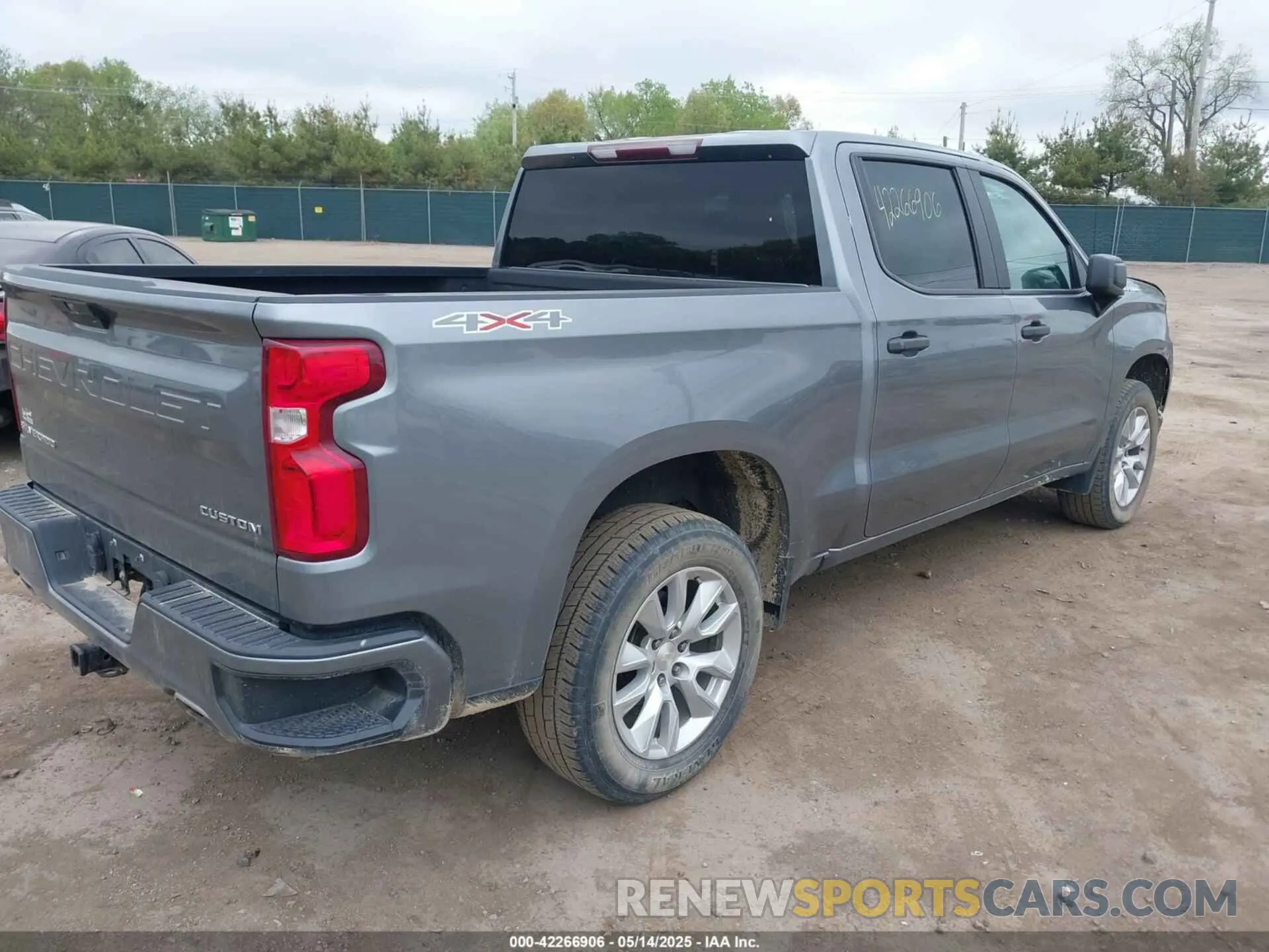 4 Photograph of a damaged car 1GCUYBEF8LZ201826 CHEVROLET SILVERADO 1500 2020