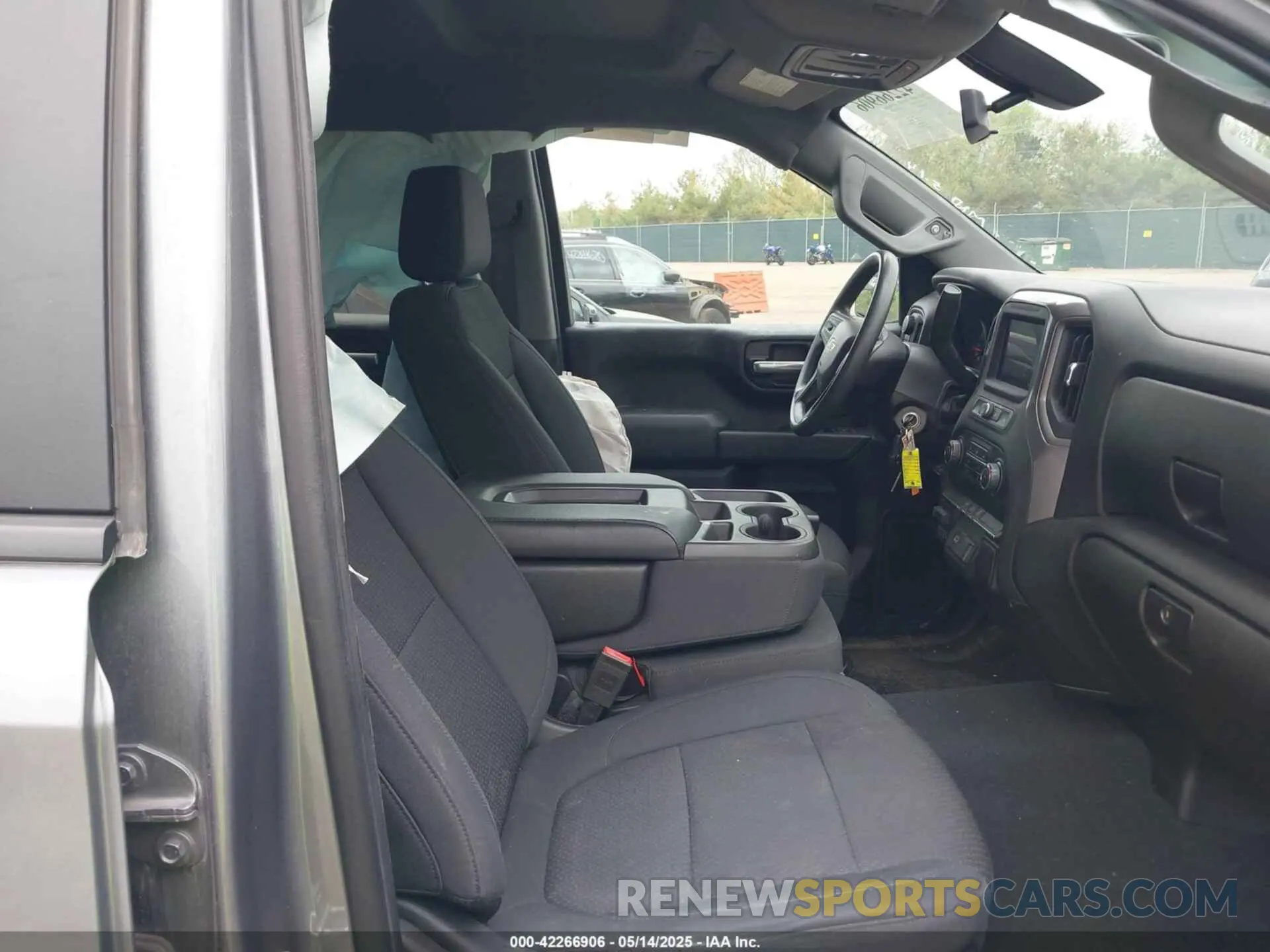 5 Photograph of a damaged car 1GCUYBEF8LZ201826 CHEVROLET SILVERADO 1500 2020