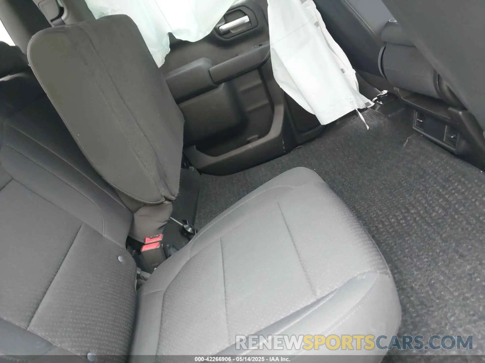8 Photograph of a damaged car 1GCUYBEF8LZ201826 CHEVROLET SILVERADO 1500 2020