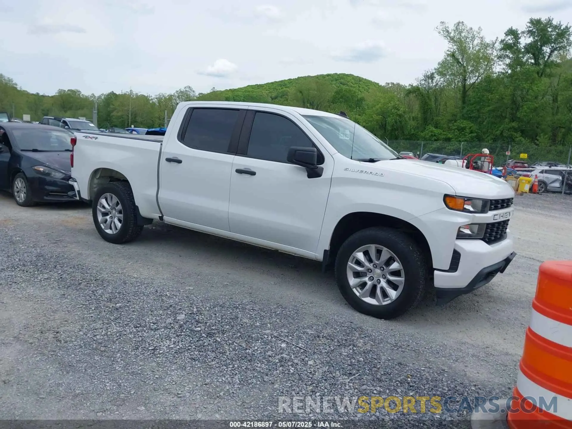 1 Photograph of a damaged car 1GCUYBEF8LZ251450 CHEVROLET SILVERADO 1500 2020
