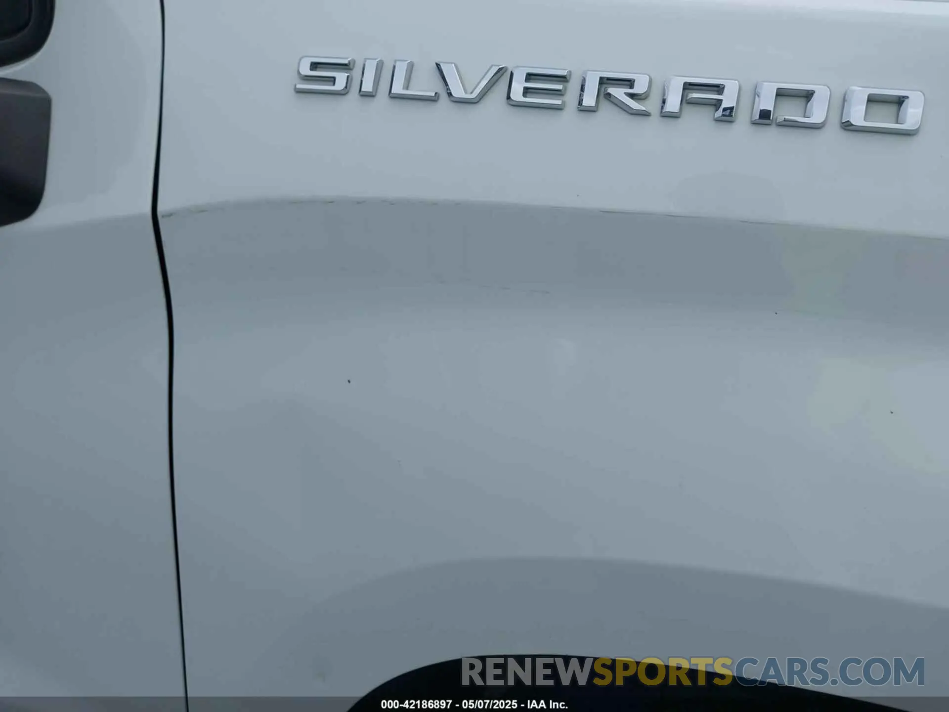 17 Photograph of a damaged car 1GCUYBEF8LZ251450 CHEVROLET SILVERADO 1500 2020