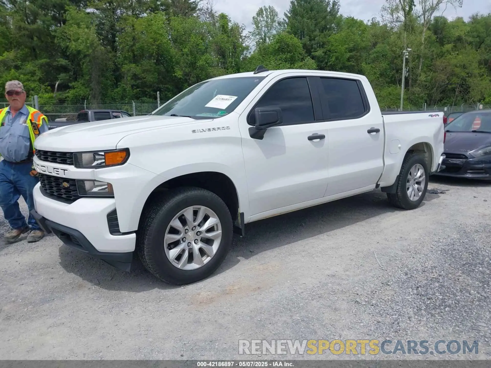 2 Photograph of a damaged car 1GCUYBEF8LZ251450 CHEVROLET SILVERADO 1500 2020