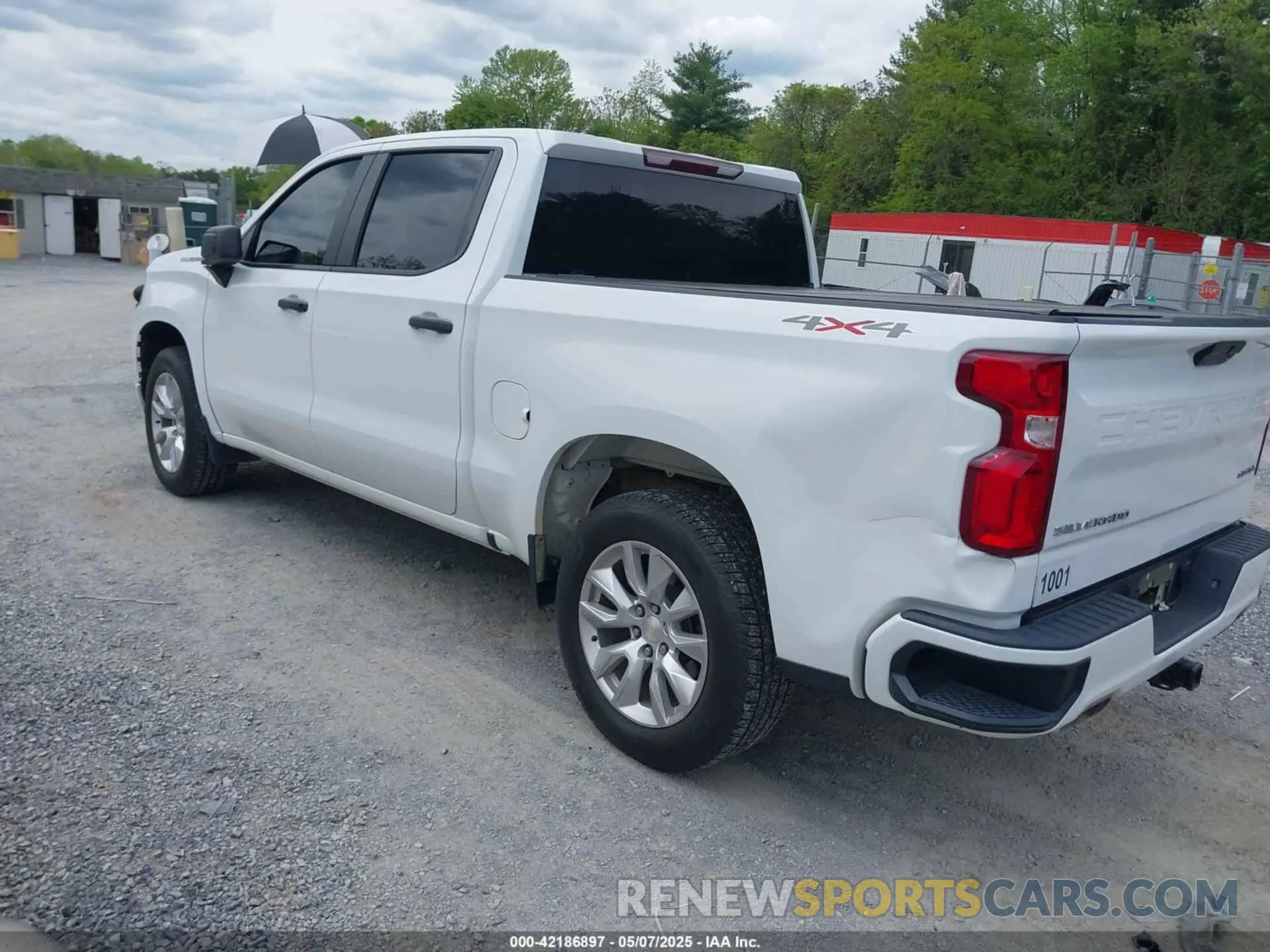 3 Photograph of a damaged car 1GCUYBEF8LZ251450 CHEVROLET SILVERADO 1500 2020