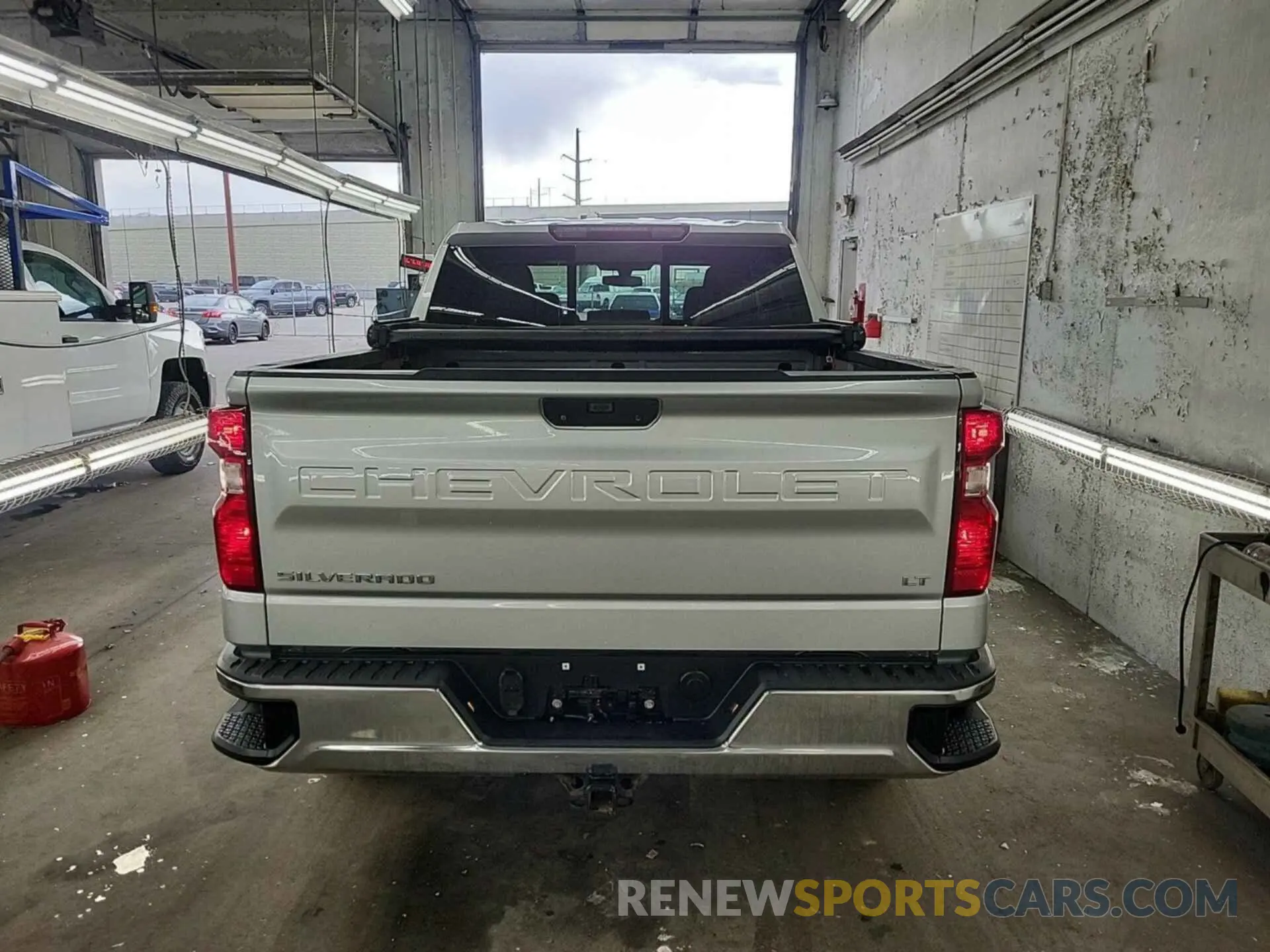 24 Photograph of a damaged car 1GCUYDED0LZ170436 CHEVROLET SILVERADO 1500 2020