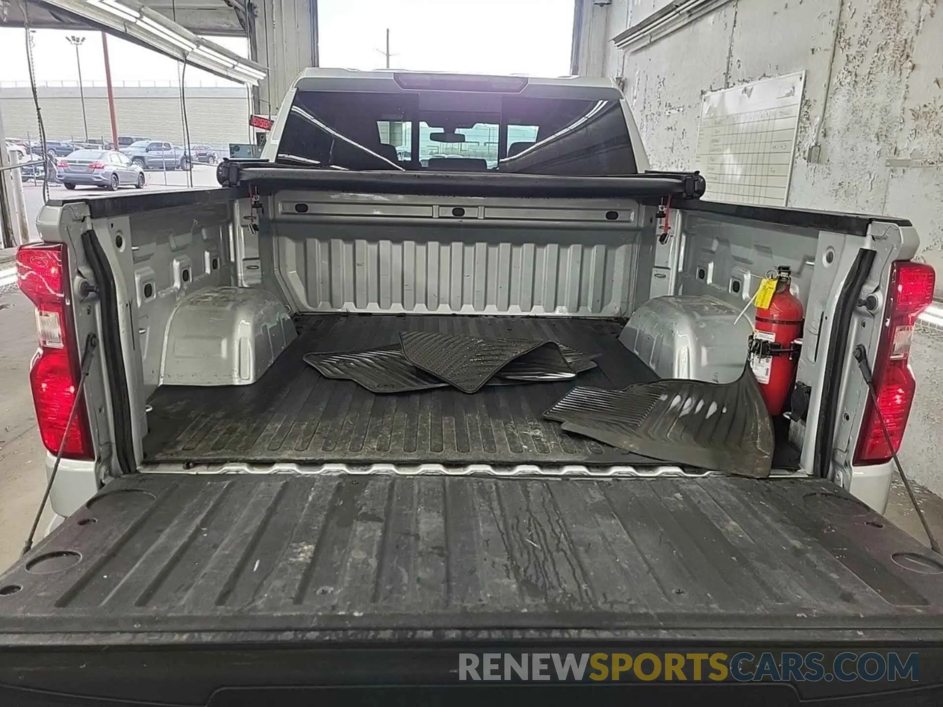 3 Photograph of a damaged car 1GCUYDED0LZ170436 CHEVROLET SILVERADO 1500 2020
