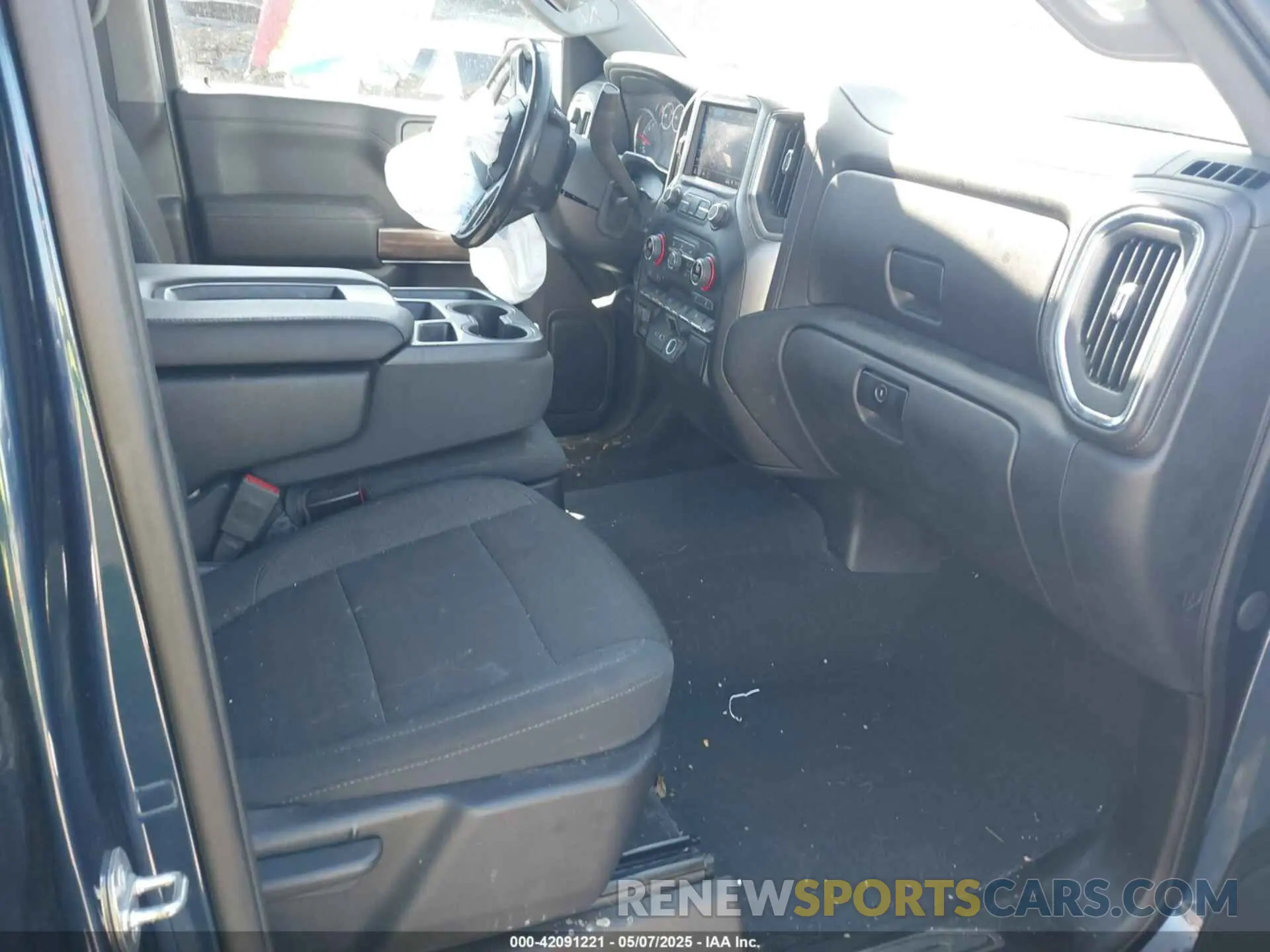 5 Photograph of a damaged car 1GCUYDED0LZ330282 CHEVROLET SILVERADO 1500 2020