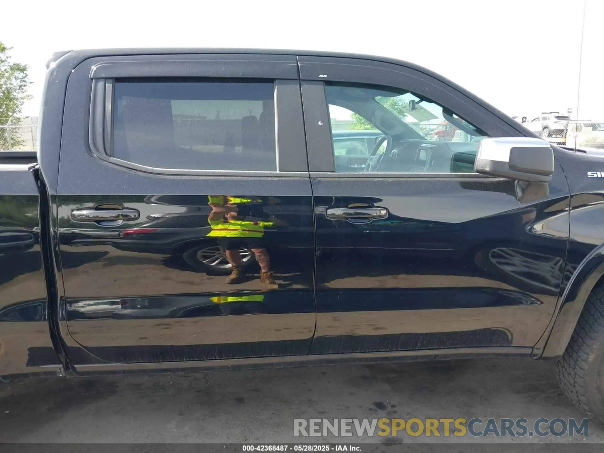 14 Photograph of a damaged car 1GCUYDED1LZ102064 CHEVROLET SILVERADO 1500 2020