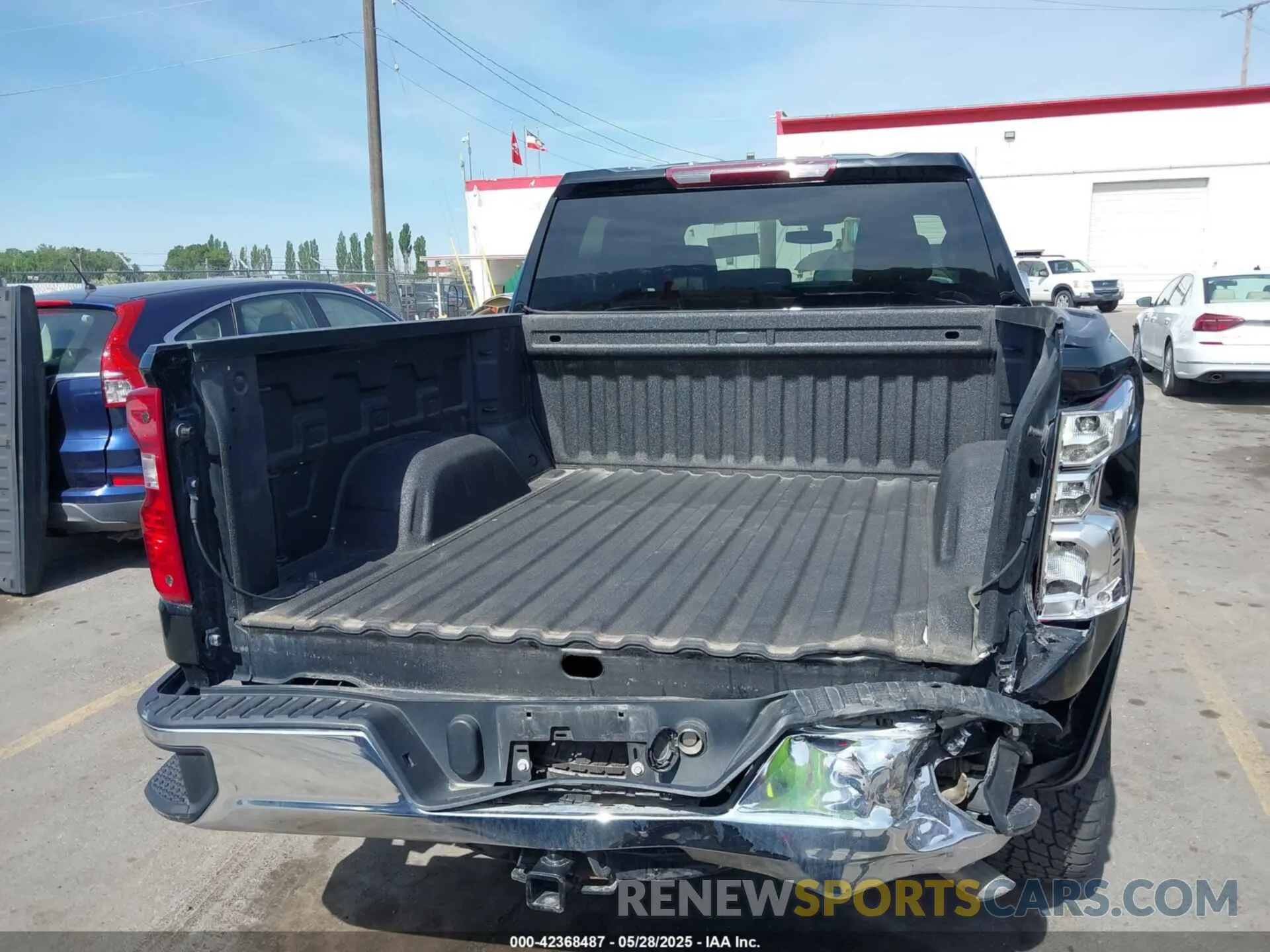 17 Photograph of a damaged car 1GCUYDED1LZ102064 CHEVROLET SILVERADO 1500 2020