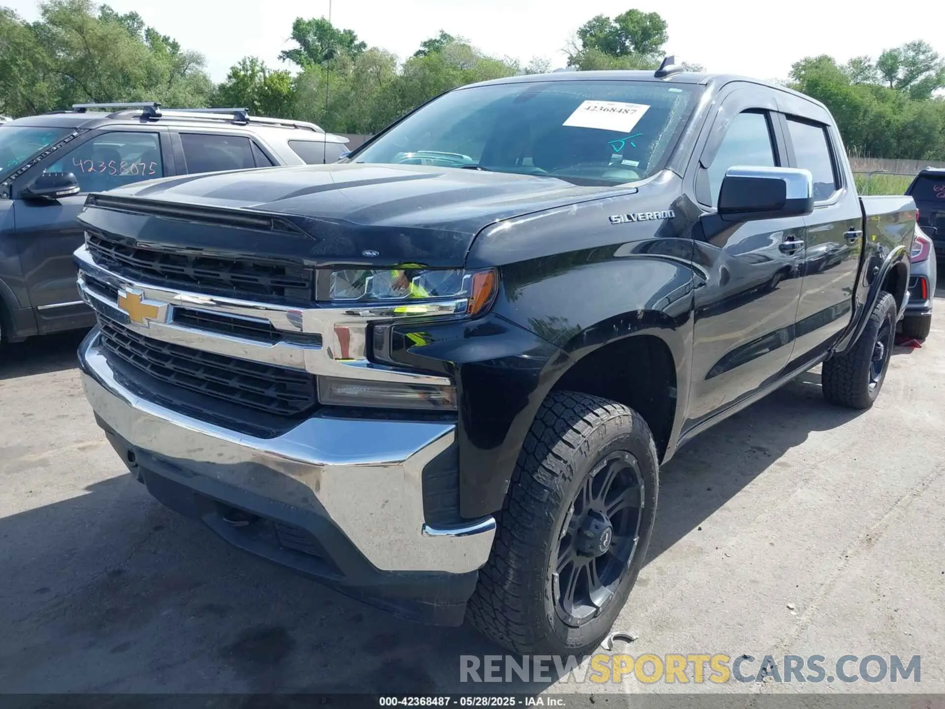 2 Photograph of a damaged car 1GCUYDED1LZ102064 CHEVROLET SILVERADO 1500 2020