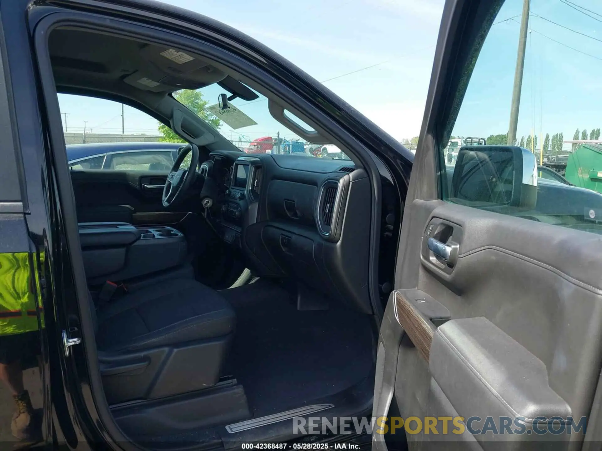 5 Photograph of a damaged car 1GCUYDED1LZ102064 CHEVROLET SILVERADO 1500 2020