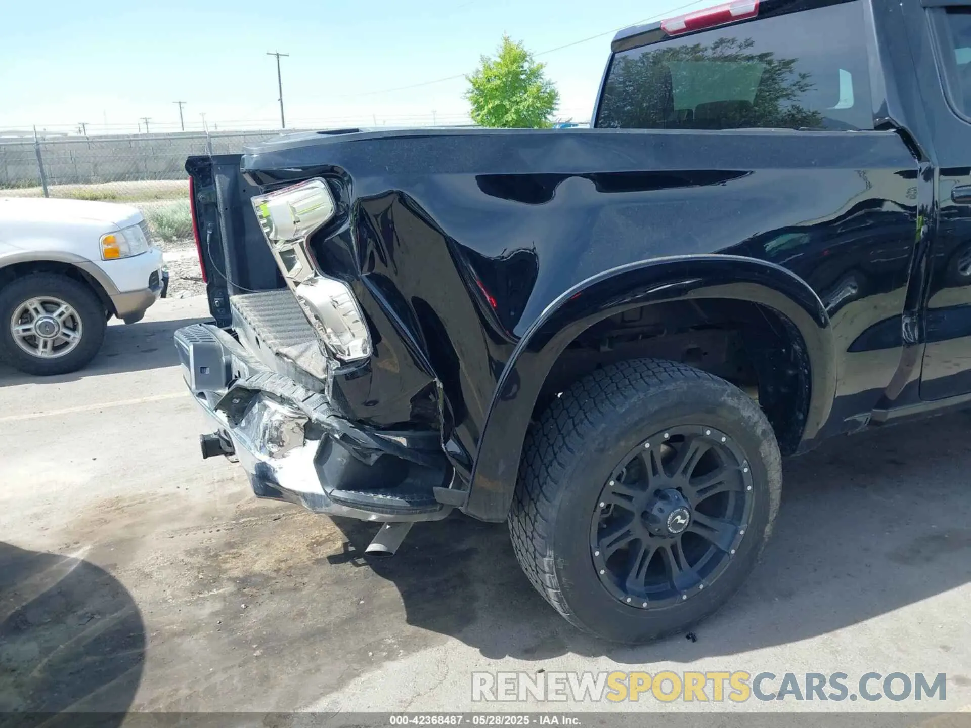 6 Photograph of a damaged car 1GCUYDED1LZ102064 CHEVROLET SILVERADO 1500 2020
