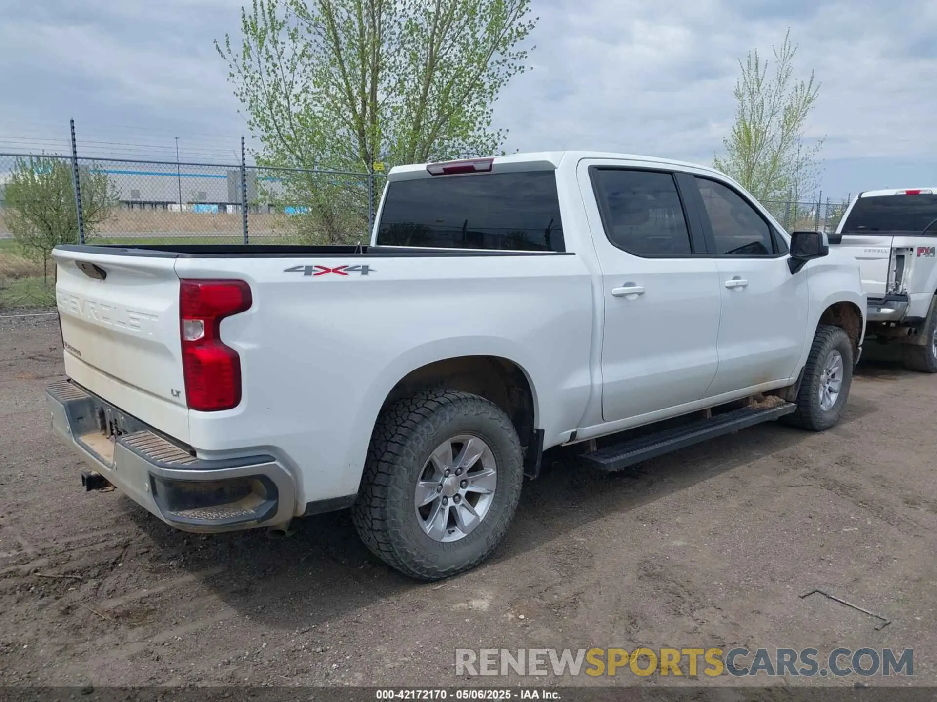 4 Photograph of a damaged car 1GCUYDED4LZ137214 CHEVROLET SILVERADO 1500 2020