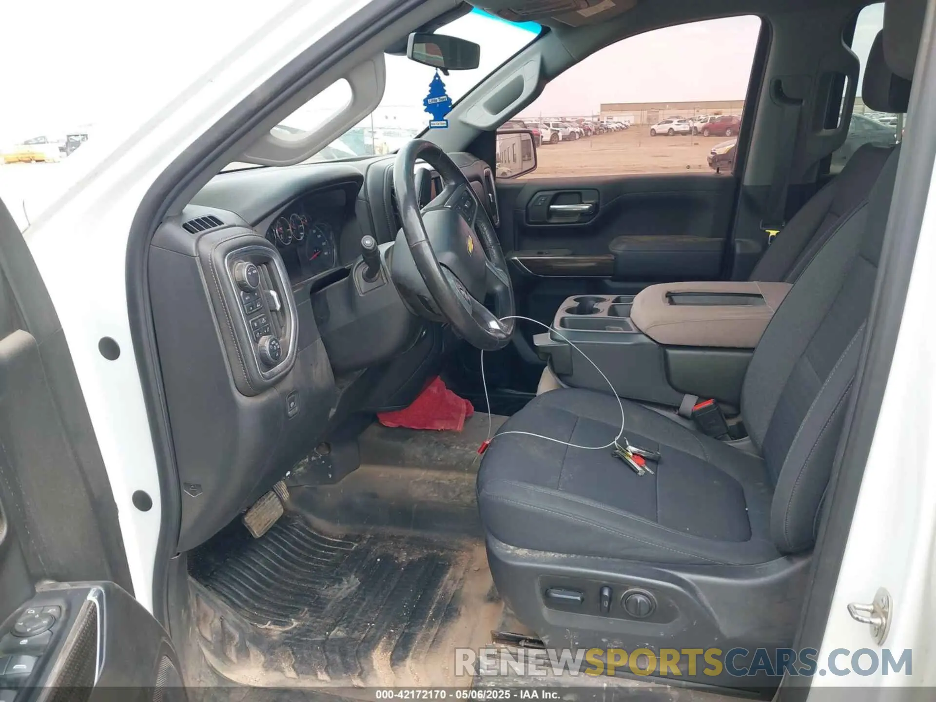 5 Photograph of a damaged car 1GCUYDED4LZ137214 CHEVROLET SILVERADO 1500 2020