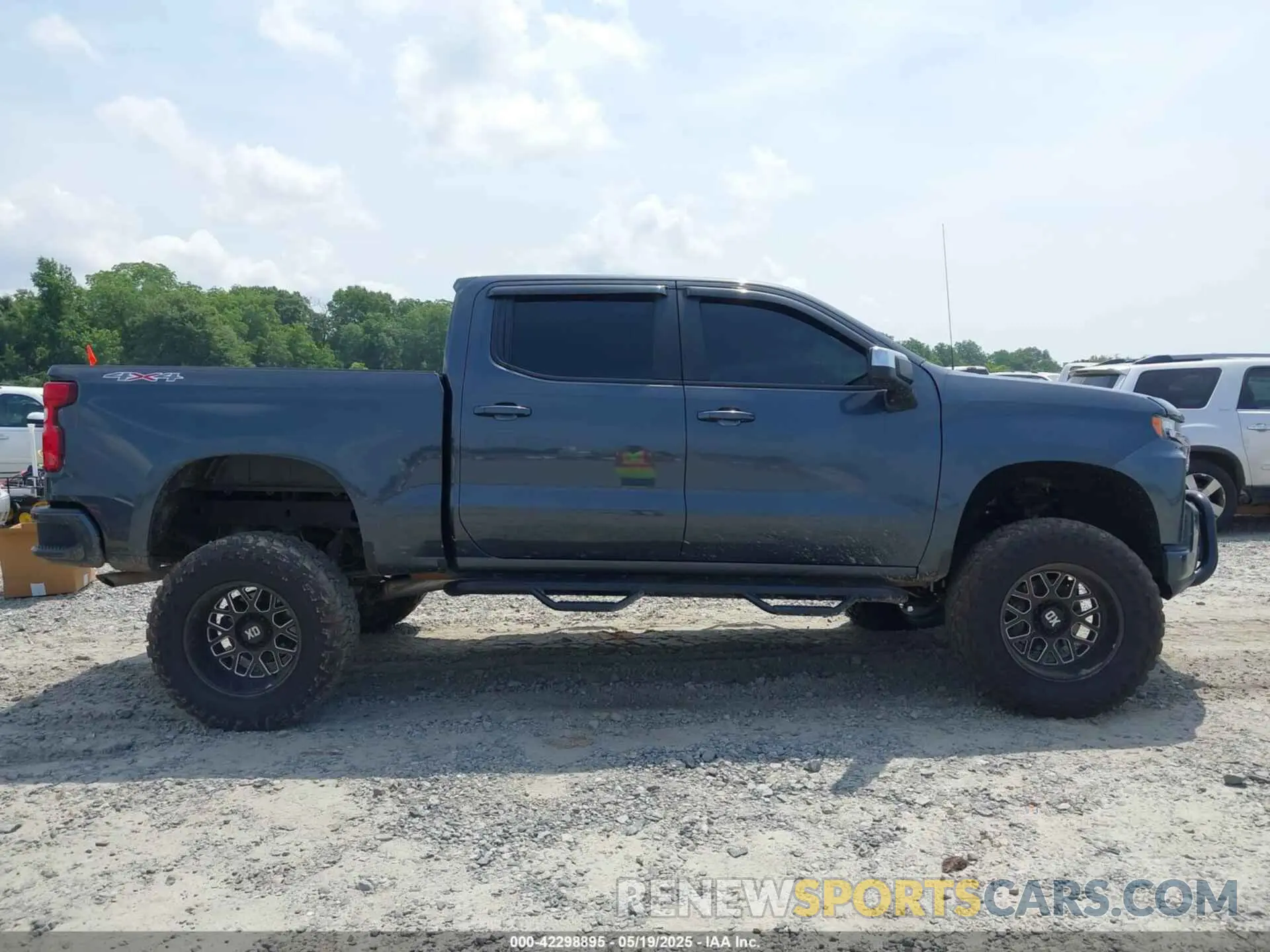 13 Photograph of a damaged car 1GCUYDED5LZ226029 CHEVROLET SILVERADO 1500 2020