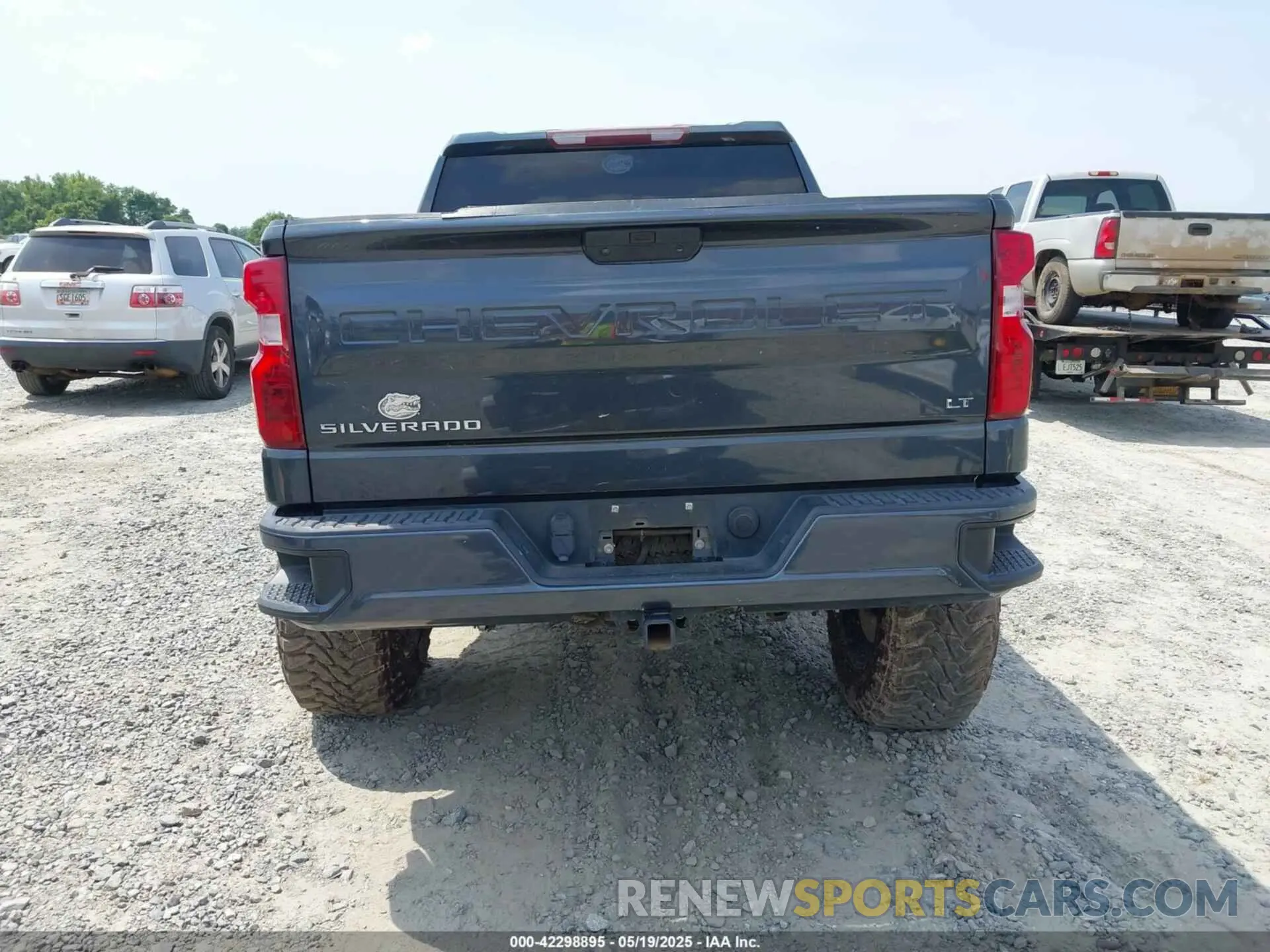 16 Photograph of a damaged car 1GCUYDED5LZ226029 CHEVROLET SILVERADO 1500 2020