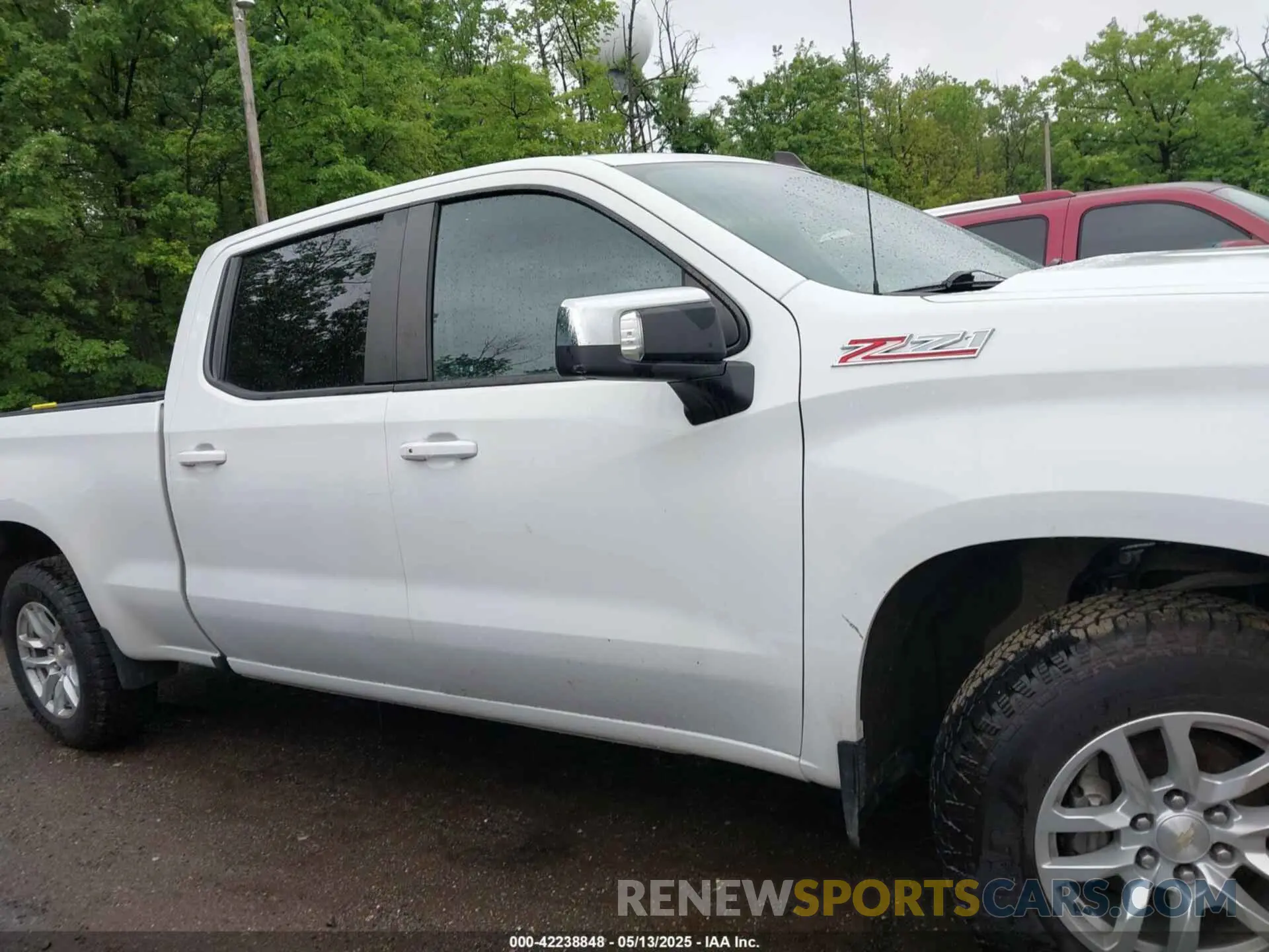 13 Photograph of a damaged car 1GCUYDED6LZ204024 CHEVROLET SILVERADO 1500 2020