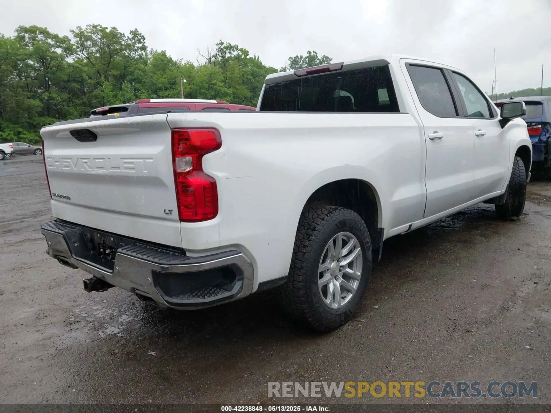 4 Photograph of a damaged car 1GCUYDED6LZ204024 CHEVROLET SILVERADO 1500 2020
