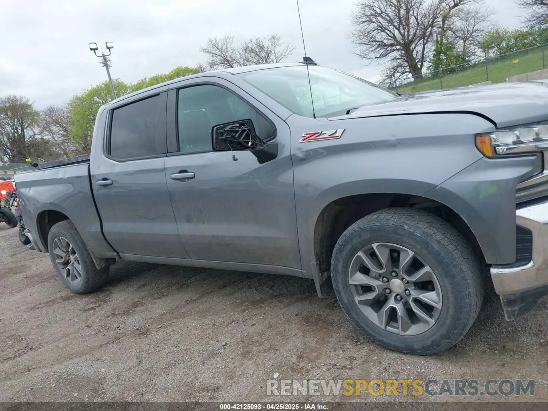14 Photograph of a damaged car 1GCUYDED7LZ241938 CHEVROLET SILVERADO 1500 2020