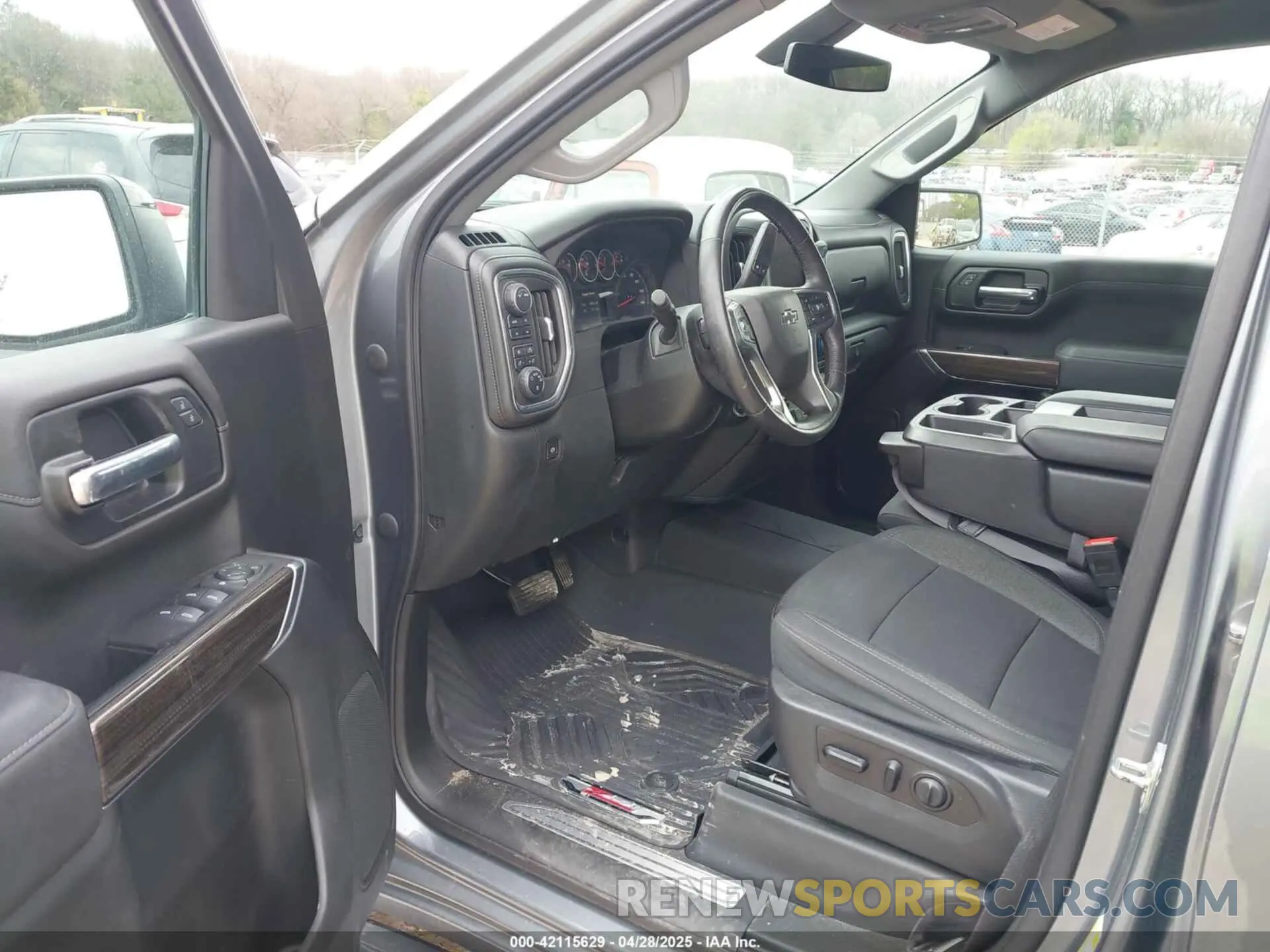 17 Photograph of a damaged car 1GCUYEED3LZ215133 CHEVROLET SILVERADO 1500 2020