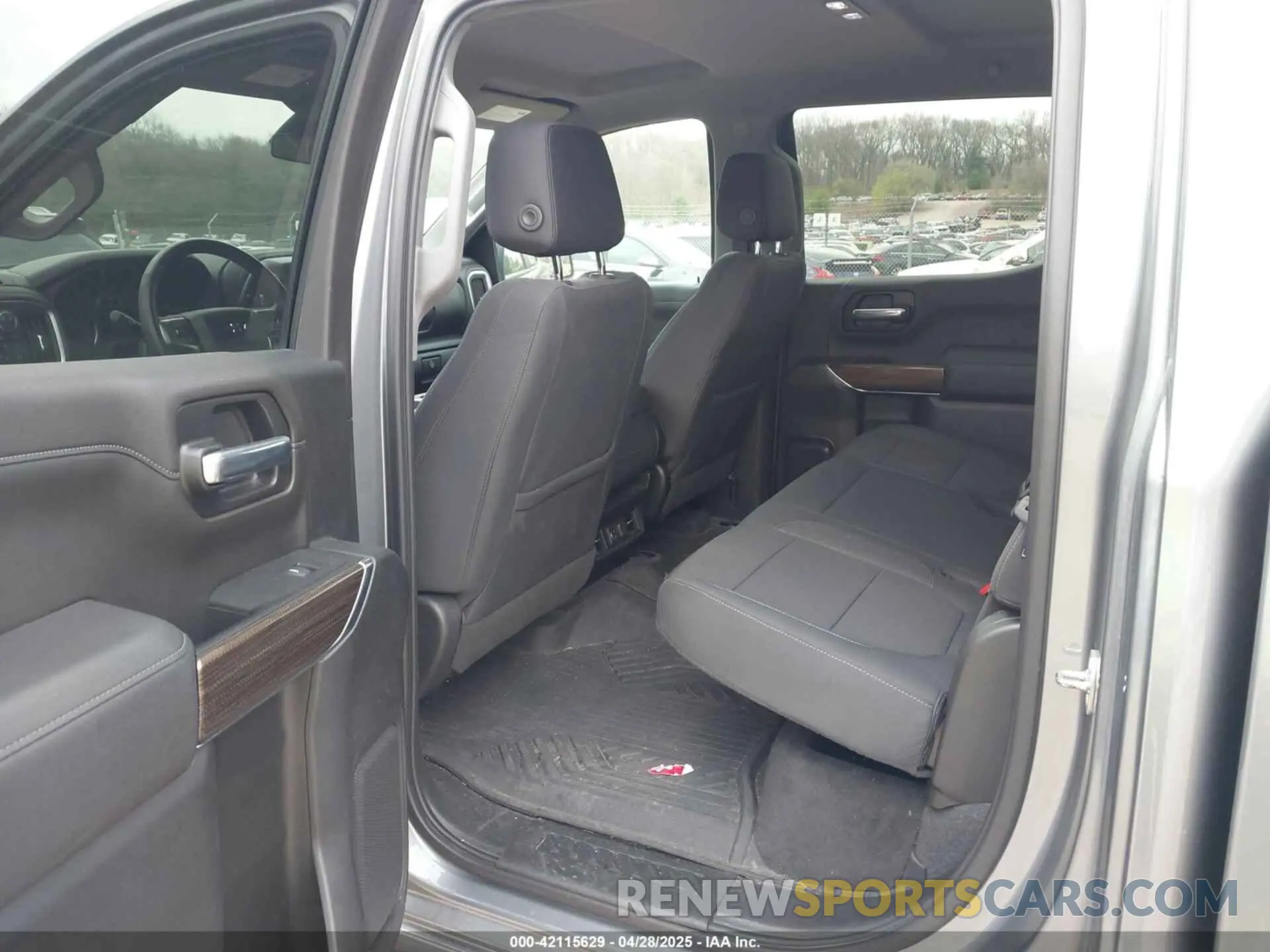 18 Photograph of a damaged car 1GCUYEED3LZ215133 CHEVROLET SILVERADO 1500 2020