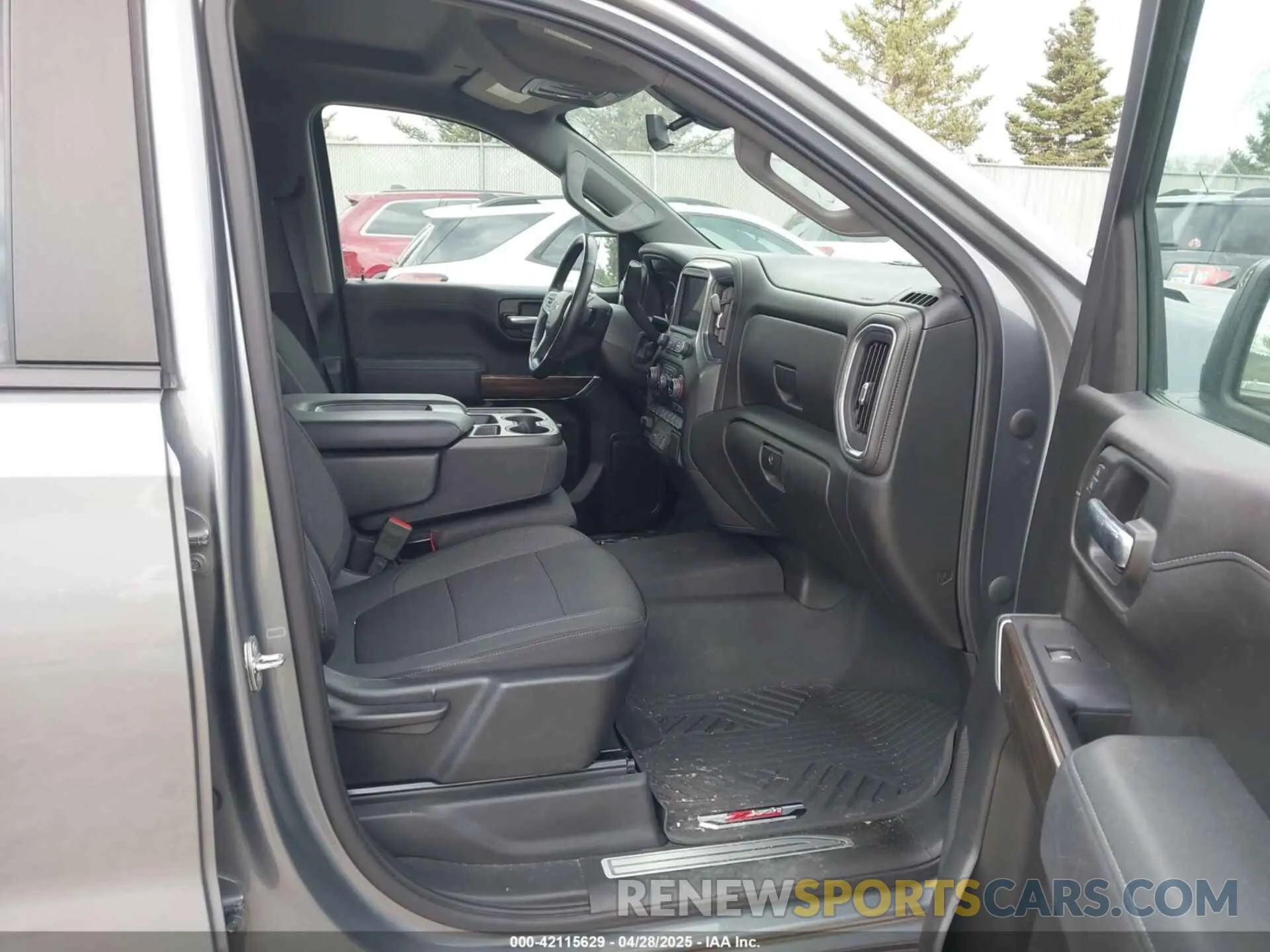 5 Photograph of a damaged car 1GCUYEED3LZ215133 CHEVROLET SILVERADO 1500 2020