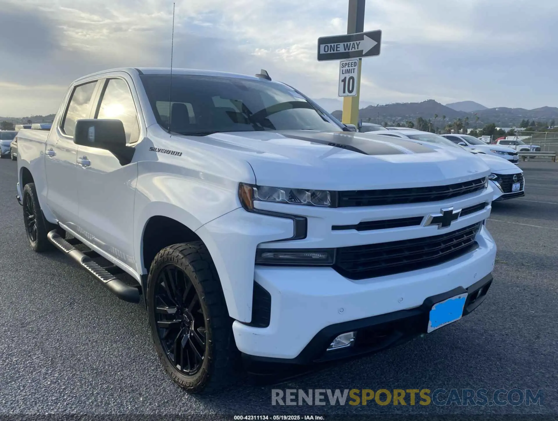 1 Photograph of a damaged car 1GCUYEEL8LZ230024 CHEVROLET SILVERADO 1500 2020