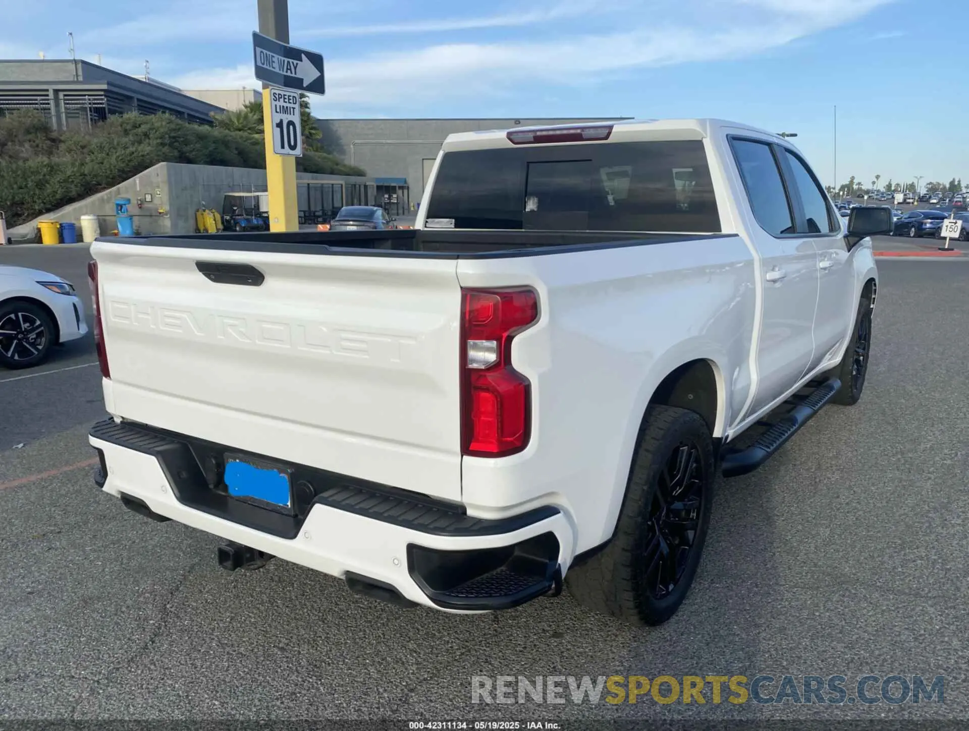 4 Photograph of a damaged car 1GCUYEEL8LZ230024 CHEVROLET SILVERADO 1500 2020