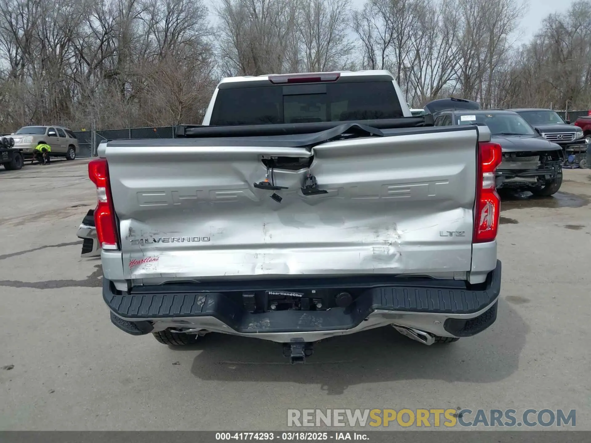 17 Photograph of a damaged car 1GCUYGED9LZ248570 CHEVROLET SILVERADO 1500 2020