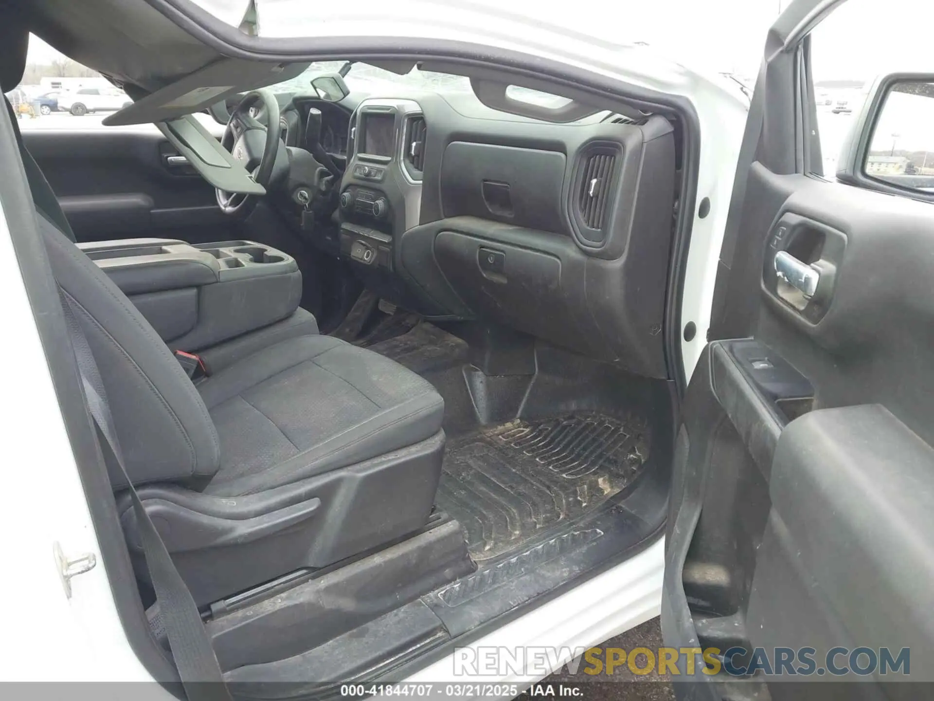 5 Photograph of a damaged car 3GCNYAEF4LG321833 CHEVROLET SILVERADO 1500 2020