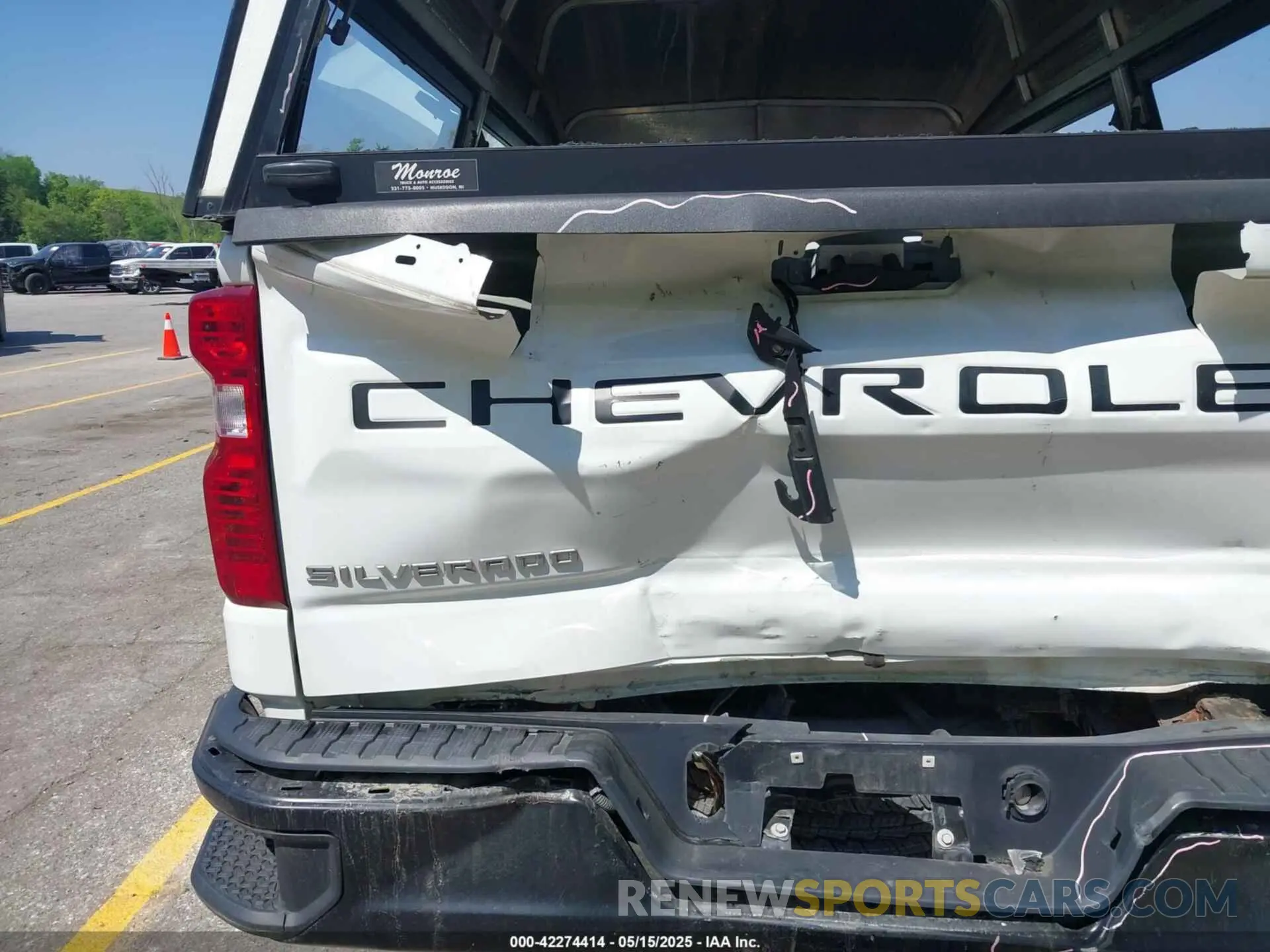 6 Photograph of a damaged car 3GCNYAEFXLG154197 CHEVROLET SILVERADO 1500 2020