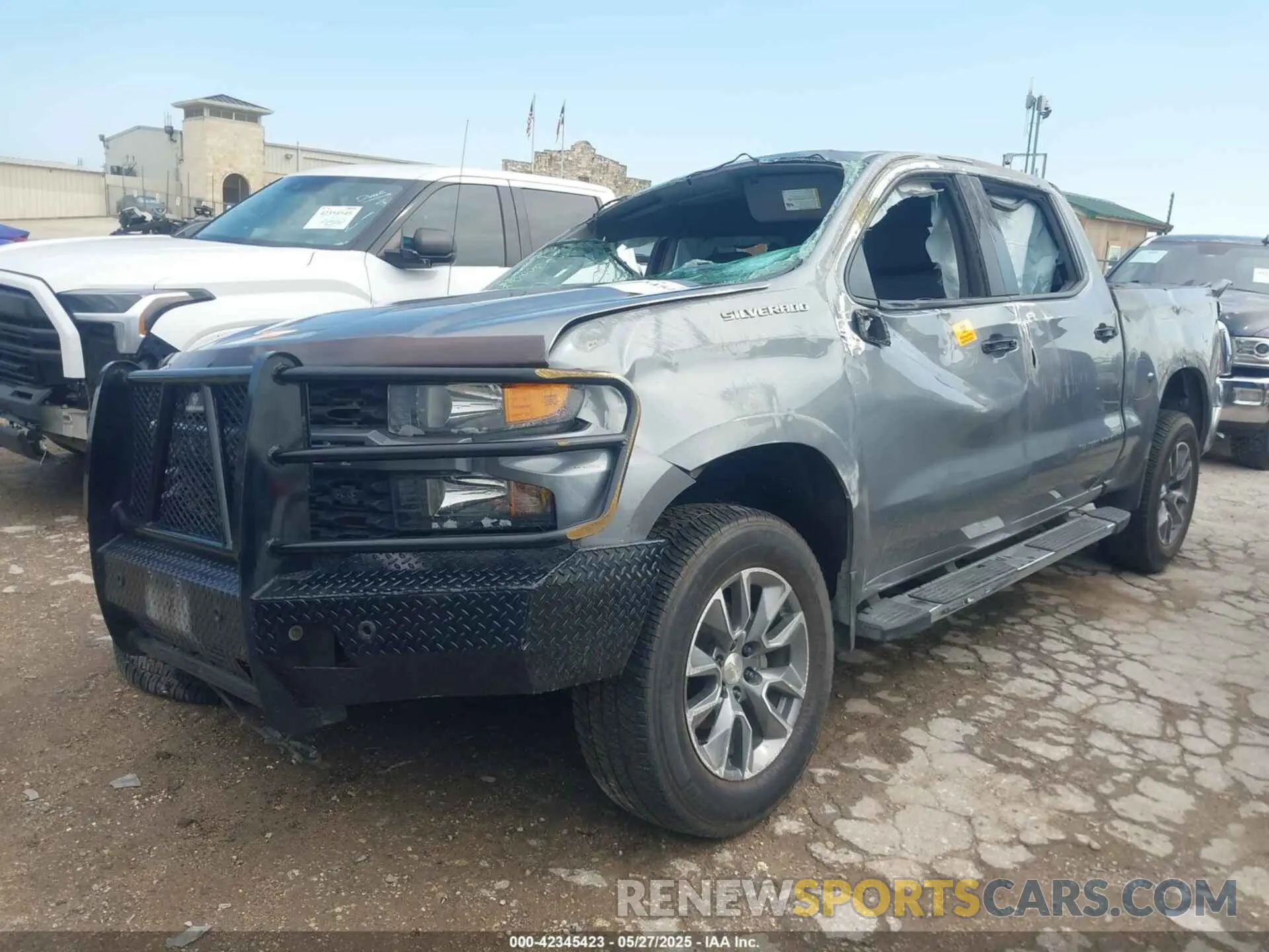 2 Photograph of a damaged car 3GCPWAEF0LG205365 CHEVROLET SILVERADO 1500 2020