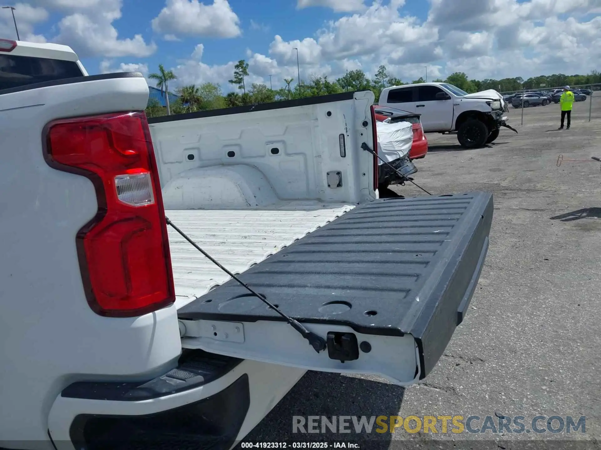 18 Photograph of a damaged car 3GCPWBEK8LG183070 CHEVROLET SILVERADO 1500 2020