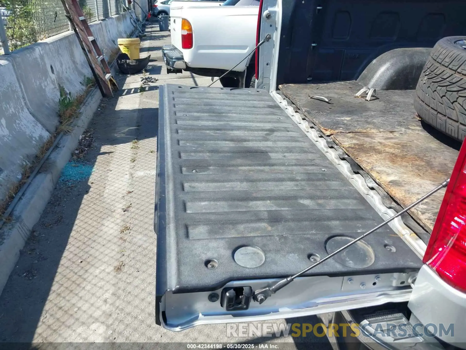 18 Photograph of a damaged car 3GCPWCED6LG159602 CHEVROLET SILVERADO 1500 2020