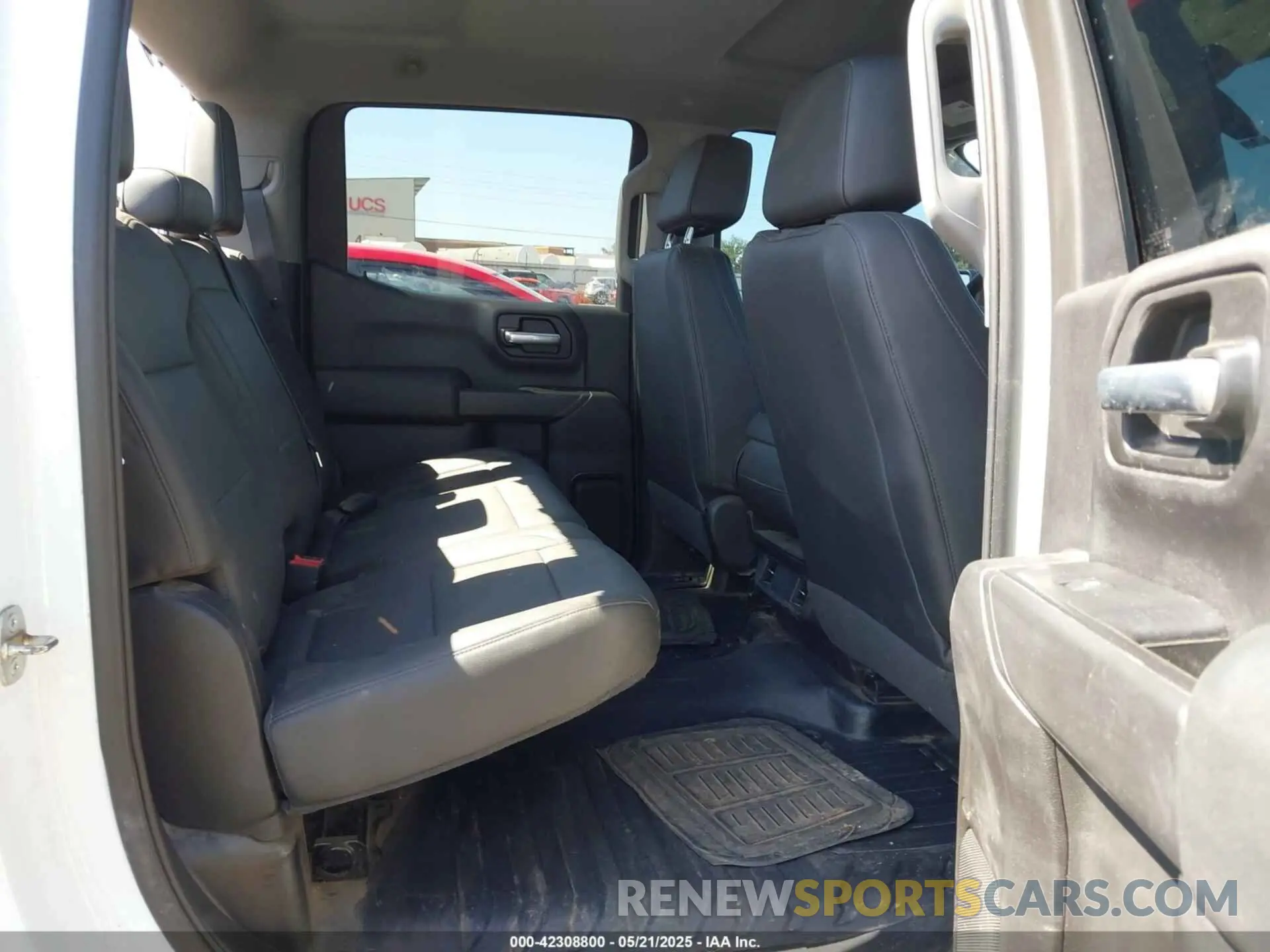 8 Photograph of a damaged car 3GCPYAEH9LG330263 CHEVROLET SILVERADO 1500 2020