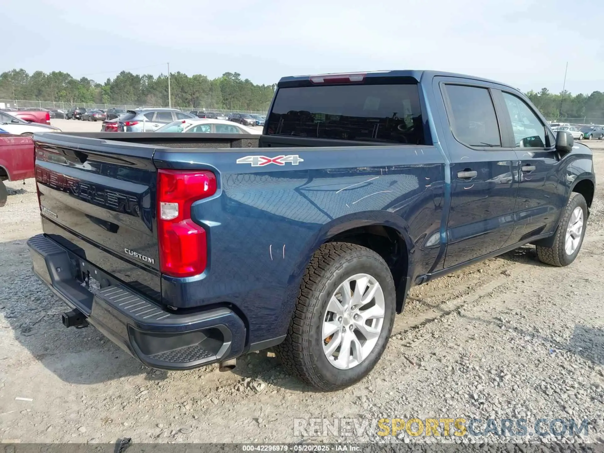 4 Photograph of a damaged car 3GCPYBEK0LG348099 CHEVROLET SILVERADO 1500 2020