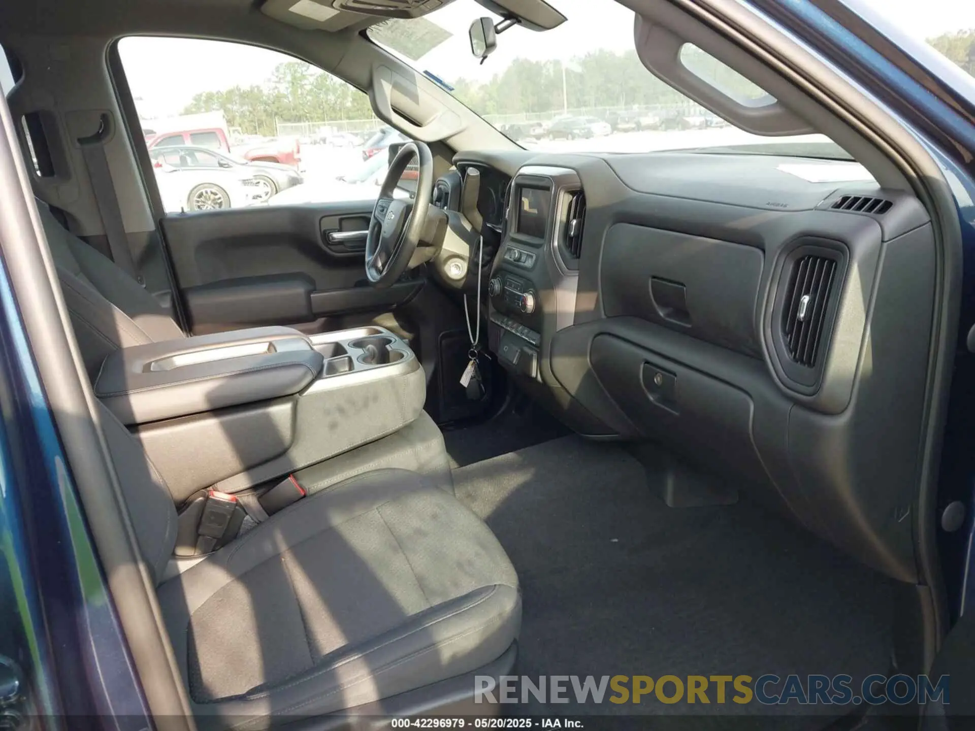5 Photograph of a damaged car 3GCPYBEK0LG348099 CHEVROLET SILVERADO 1500 2020