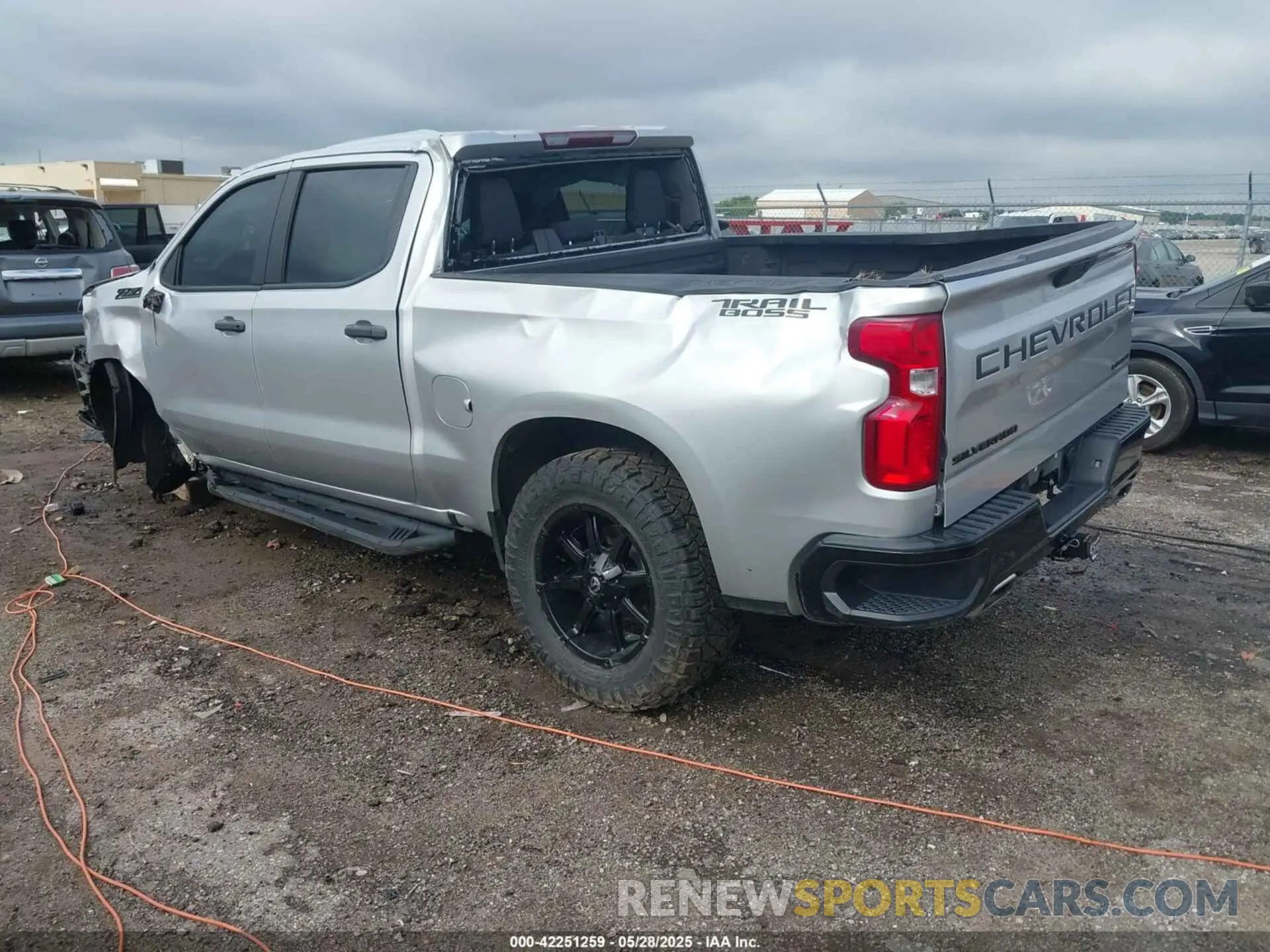 3 Photograph of a damaged car 3GCPYCEF0LG313183 CHEVROLET SILVERADO 1500 2020