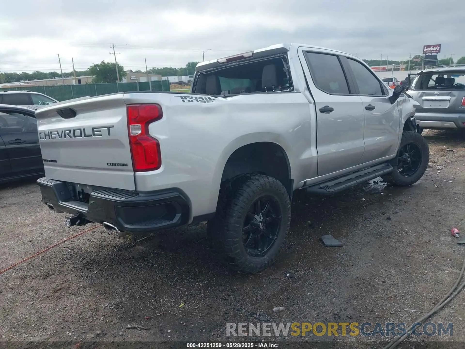 4 Photograph of a damaged car 3GCPYCEF0LG313183 CHEVROLET SILVERADO 1500 2020